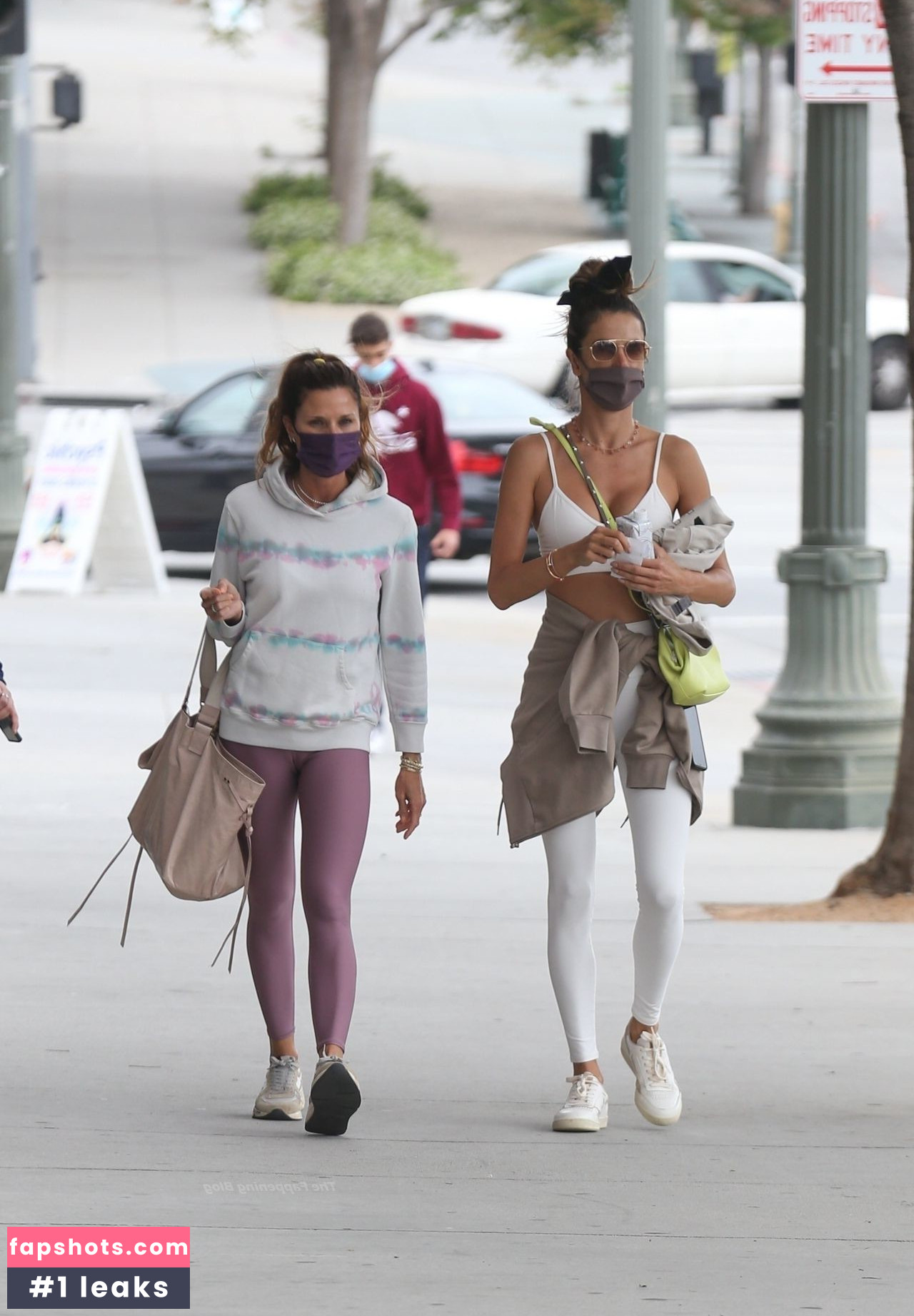 Alessandra Ambrosio gallery photo #2670