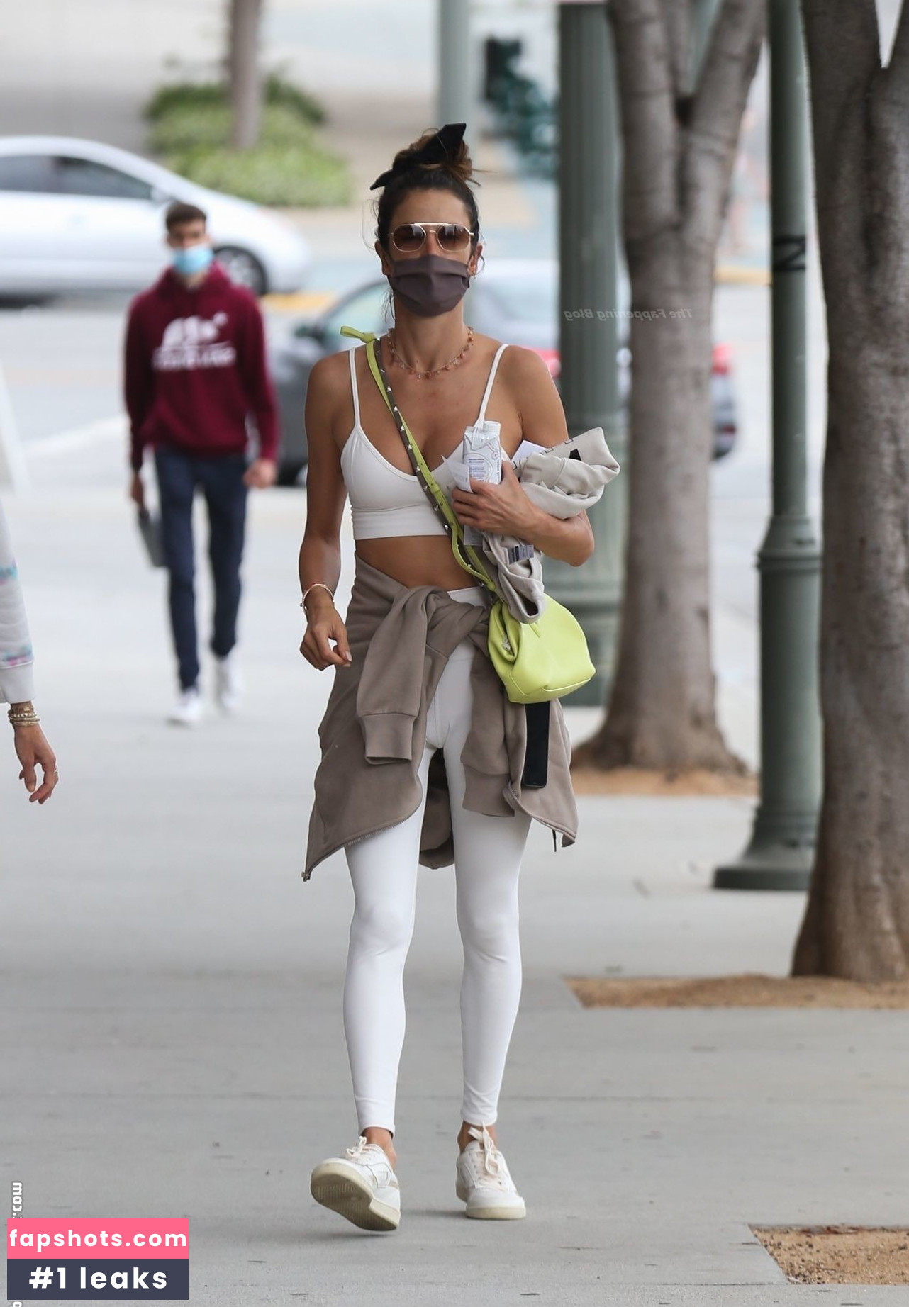 Alessandra Ambrosio gallery photo #2675