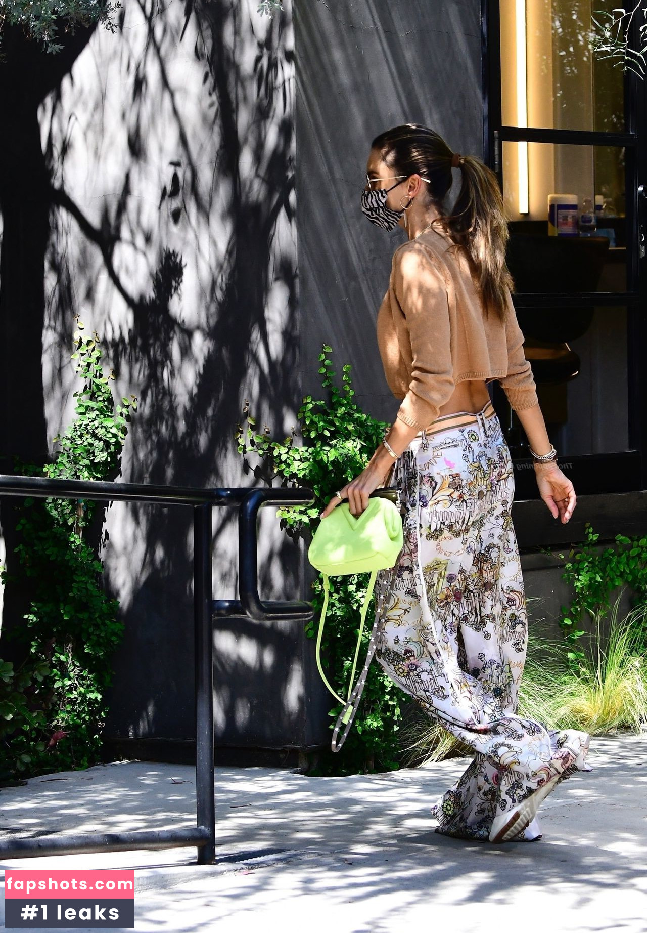 Alessandra Ambrosio gallery photo #2869