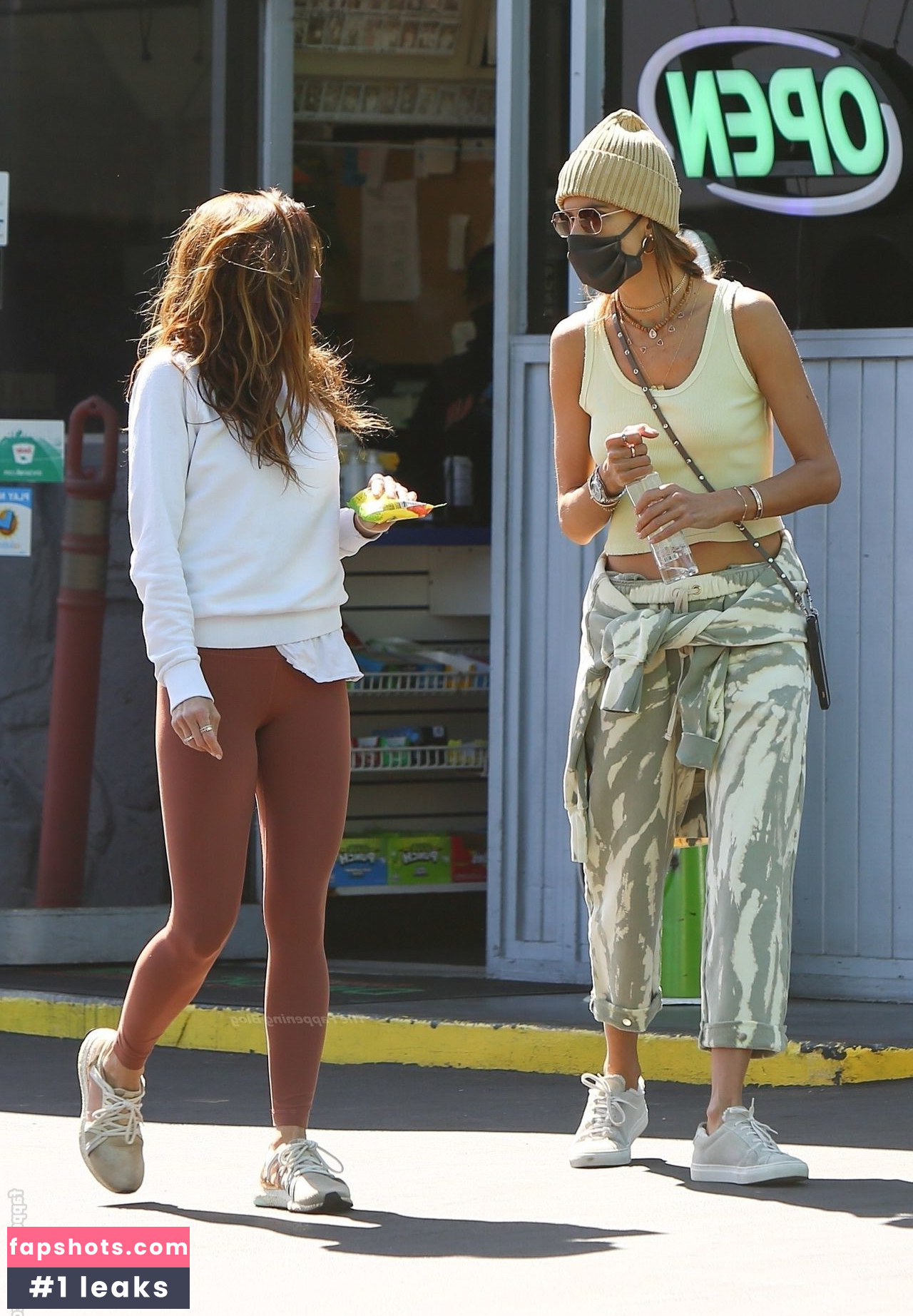 Alessandra Ambrosio gallery photo #2905