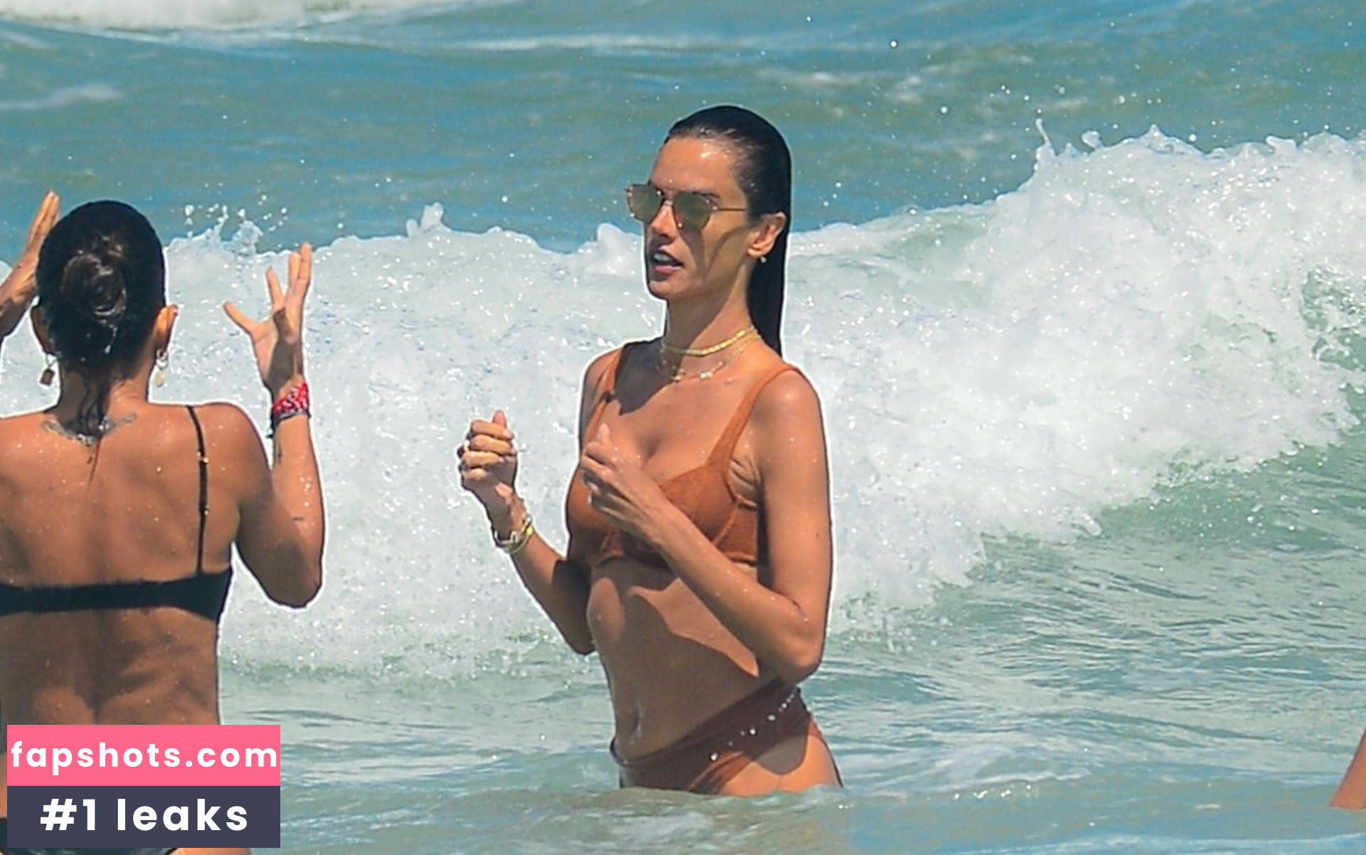 Alessandra Ambrosio gallery photo #3016