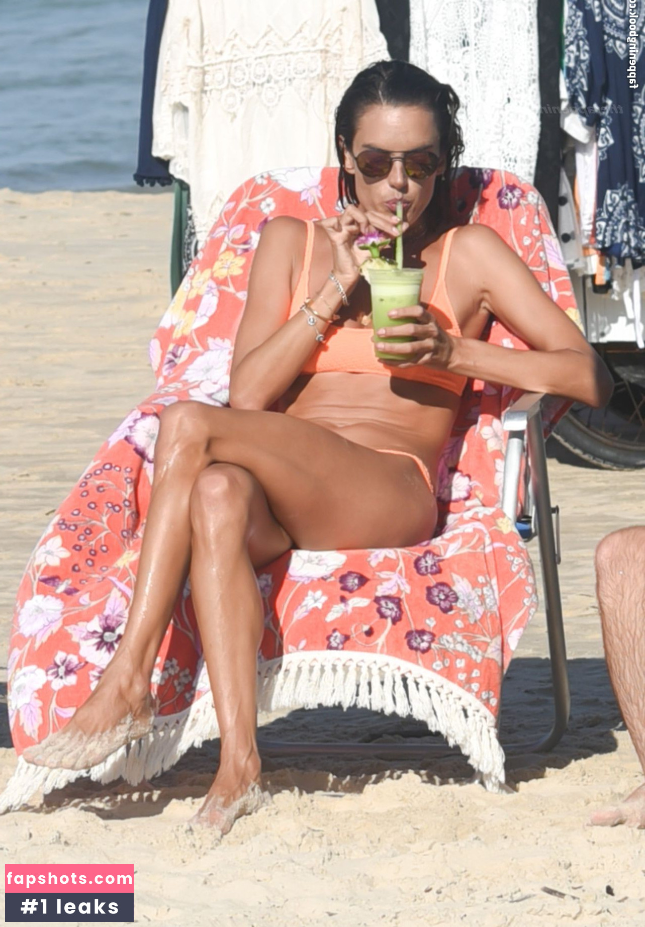 Alessandra Ambrosio gallery photo #3048