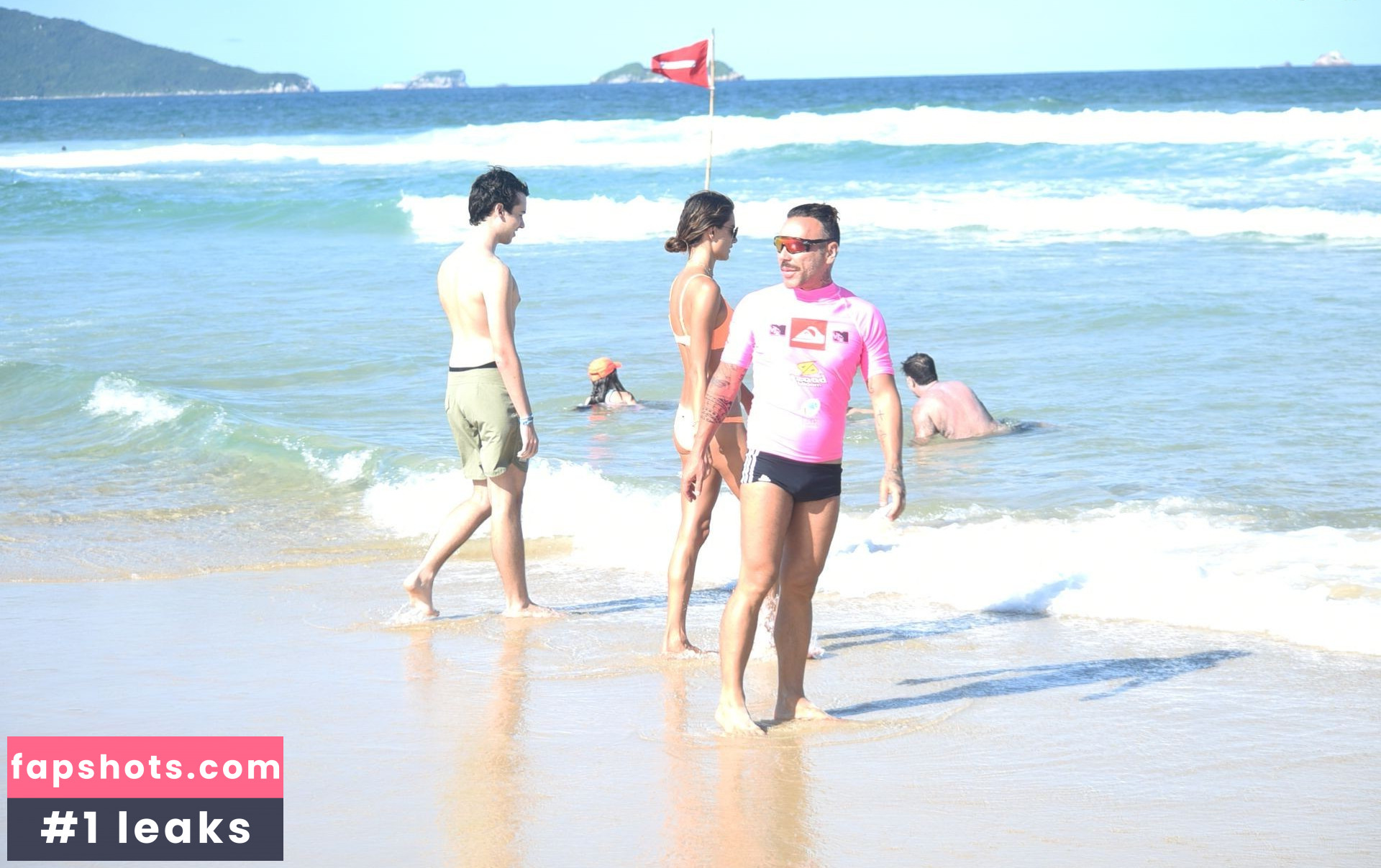 Alessandra Ambrosio gallery photo #3051