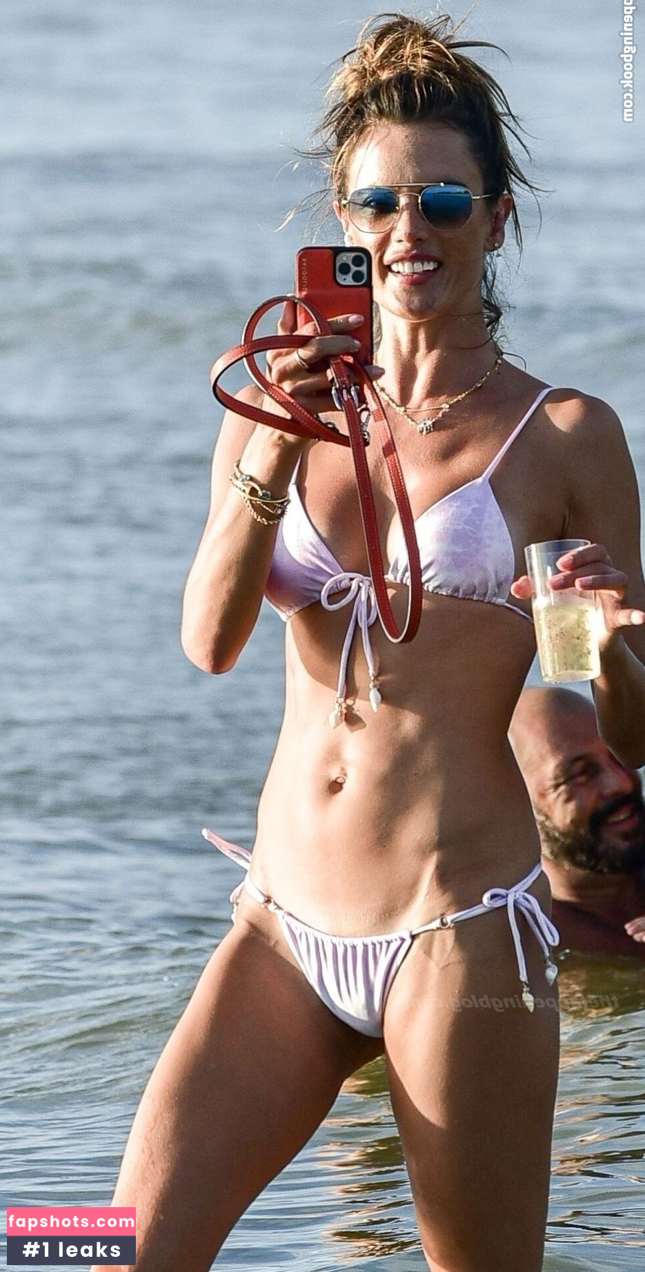 Alessandra Ambrosio gallery photo #3080