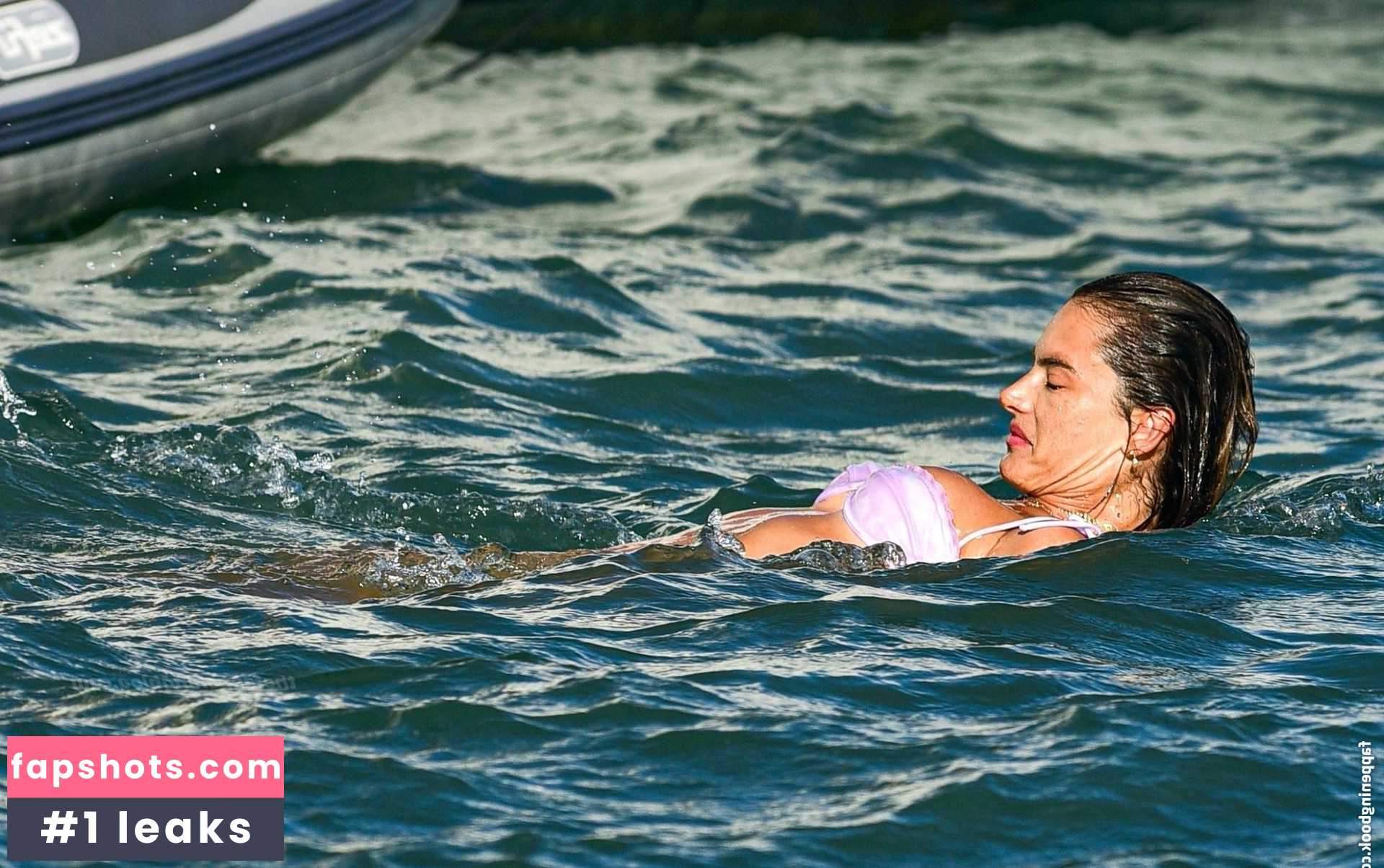 Alessandra Ambrosio gallery photo #3116