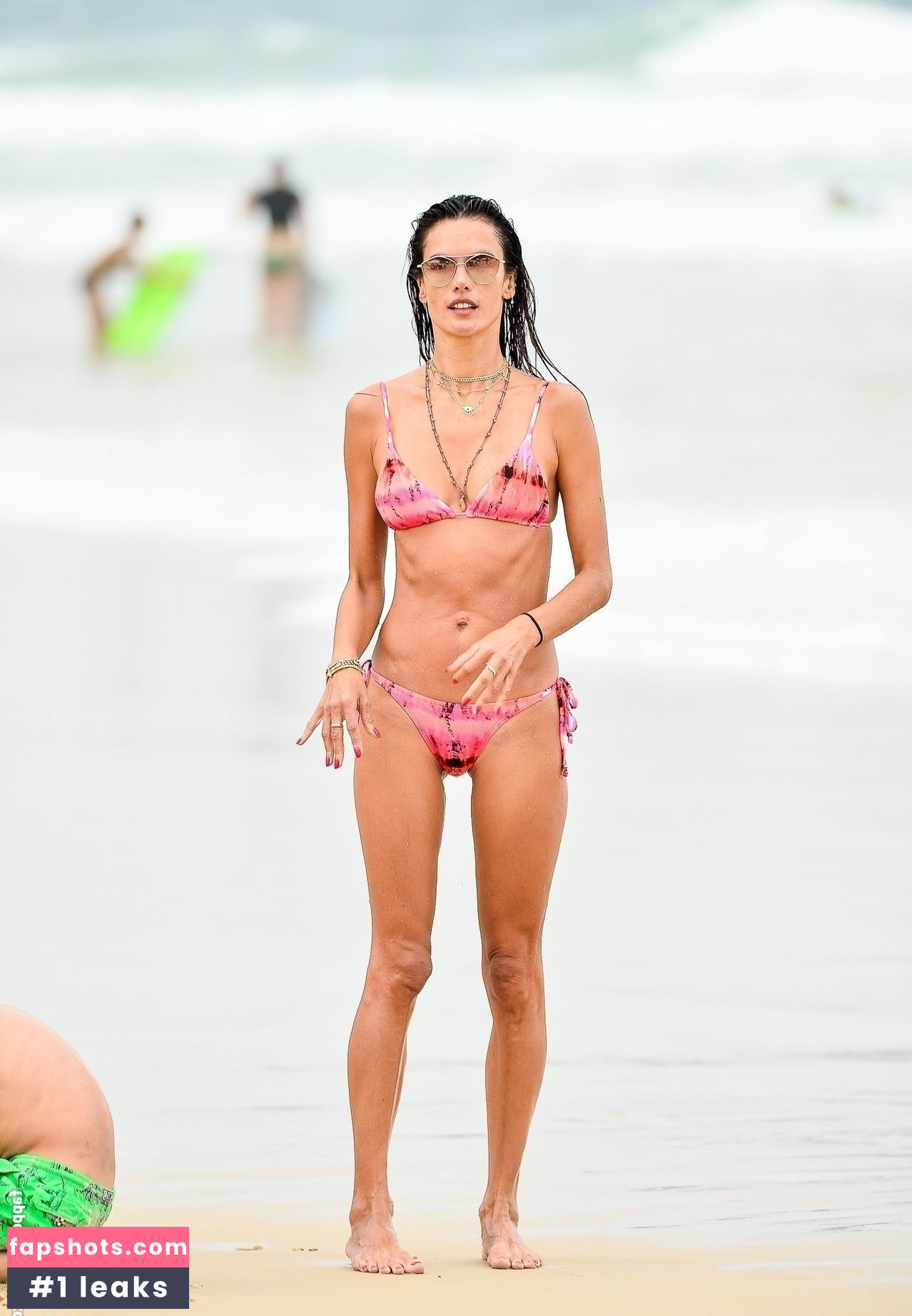 Alessandra Ambrosio gallery photo #3125