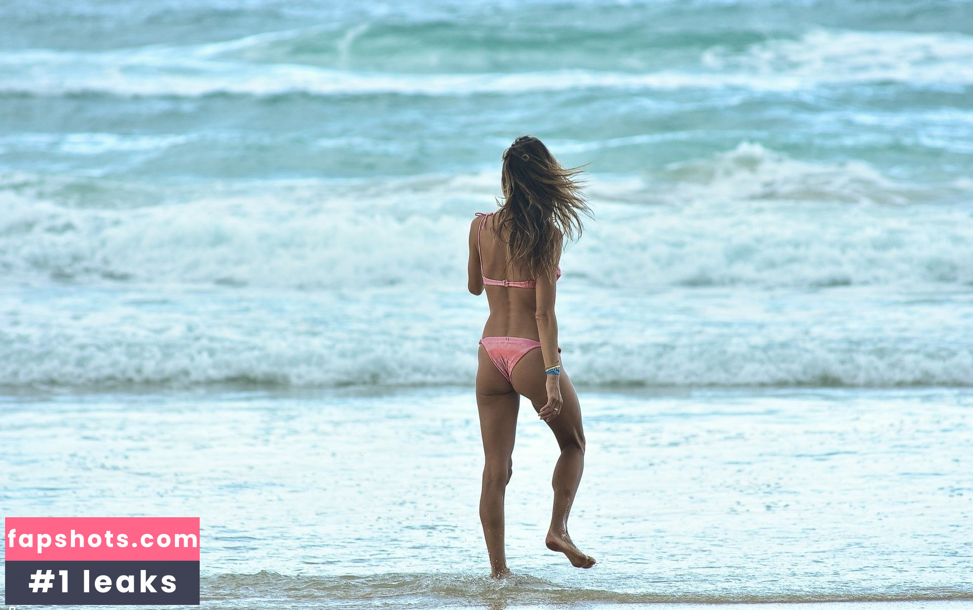 Alessandra Ambrosio gallery photo #3129