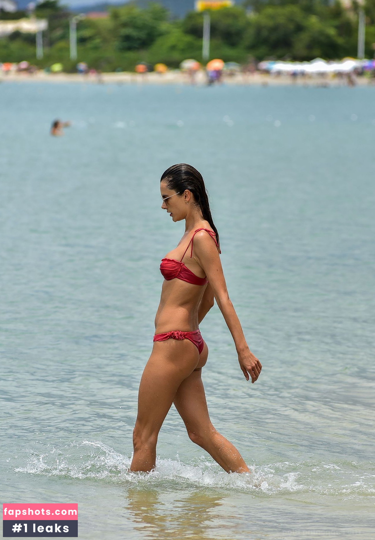 Alessandra Ambrosio gallery photo #3189