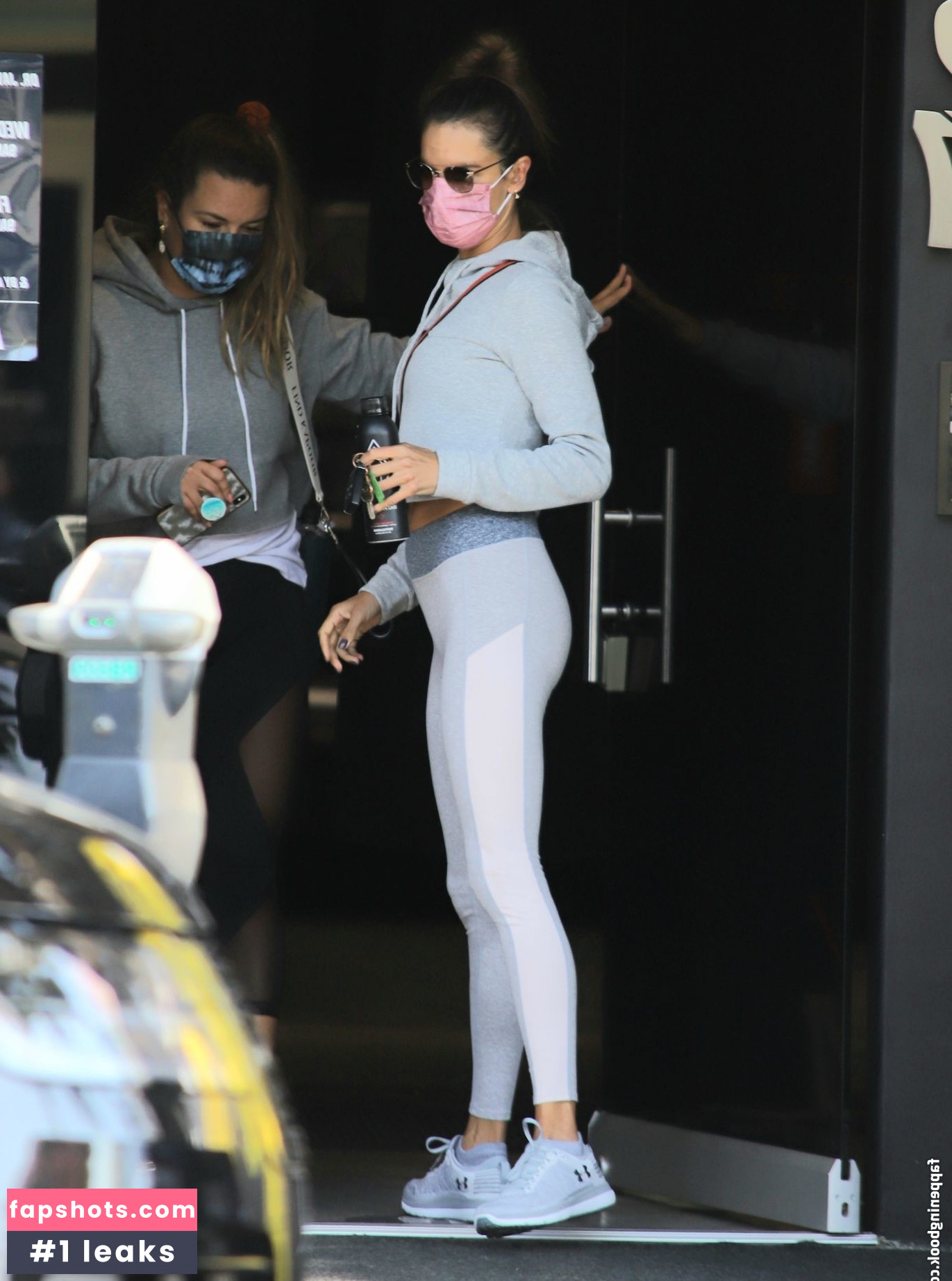 Alessandra Ambrosio gallery photo #3224