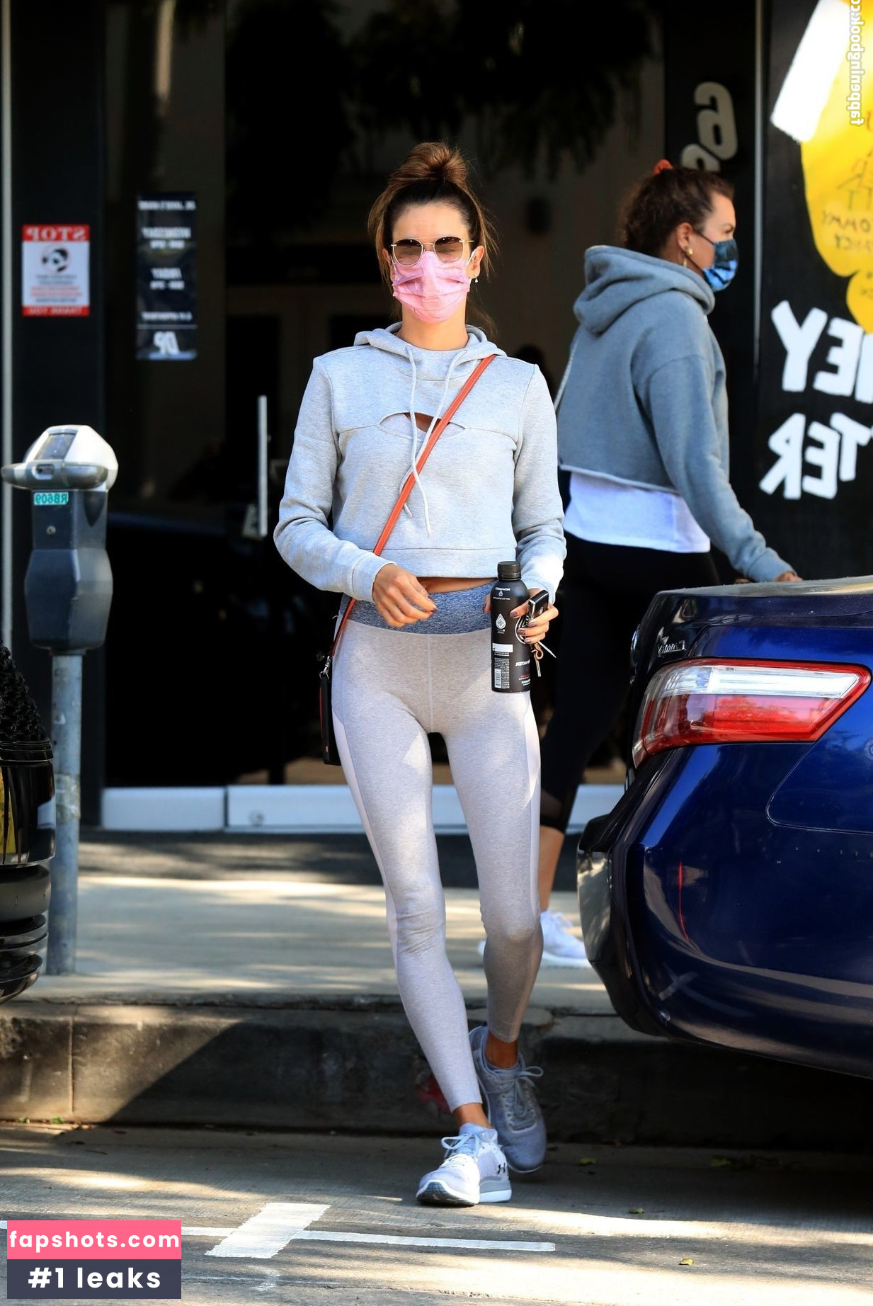 Alessandra Ambrosio gallery photo #3227