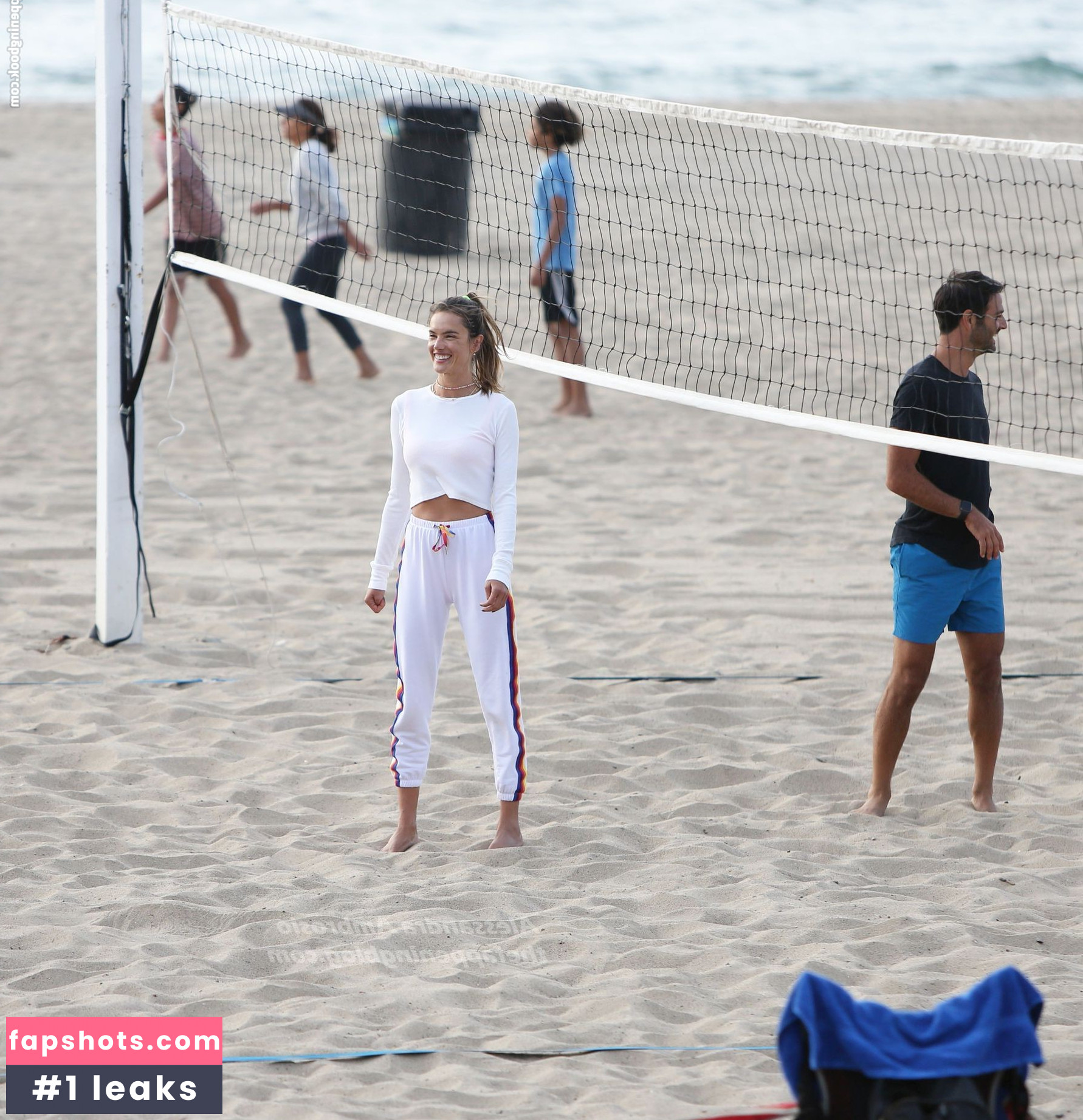 Alessandra Ambrosio gallery photo #3260