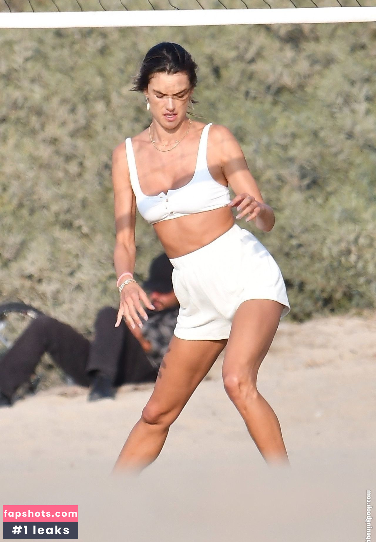 Alessandra Ambrosio gallery photo #3300