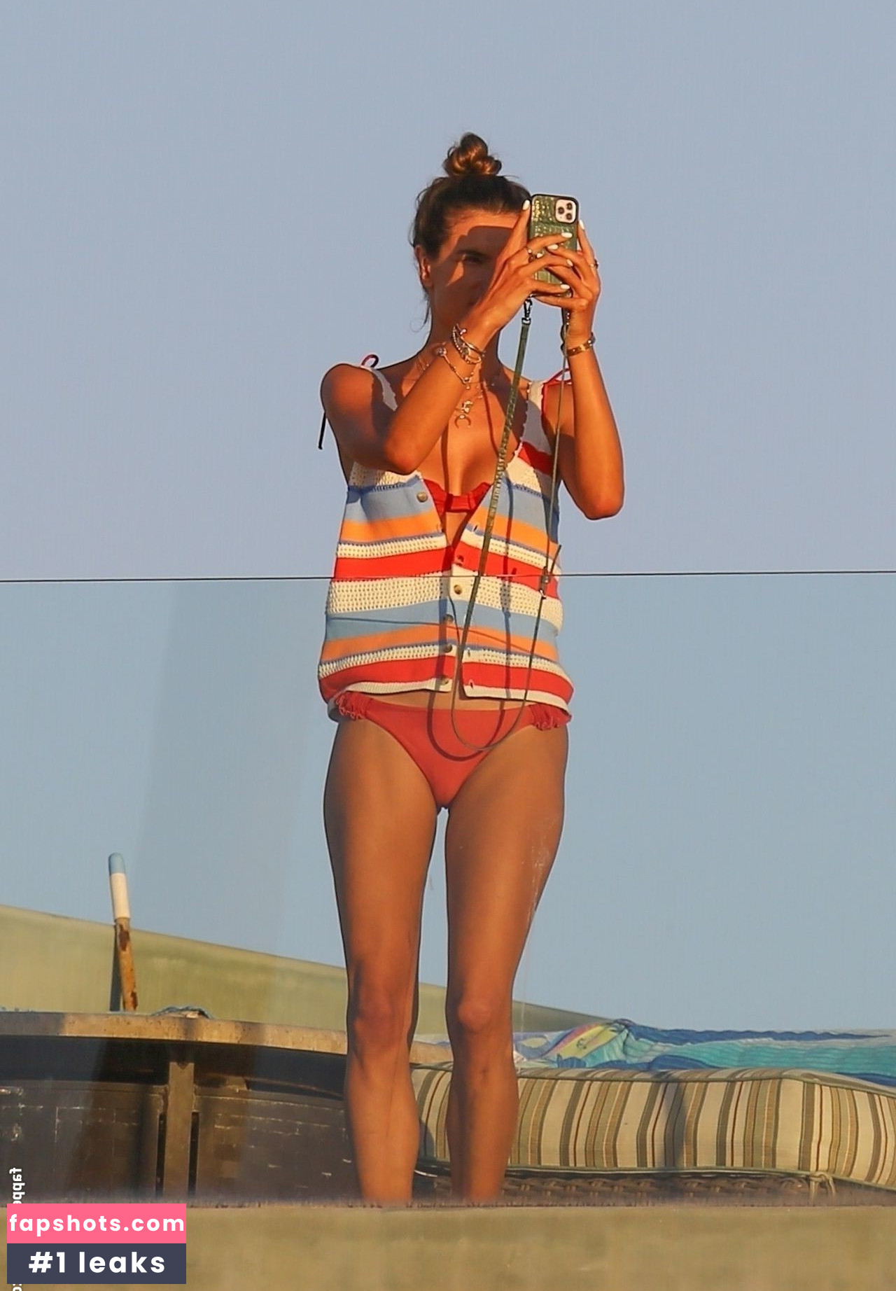 Alessandra Ambrosio gallery photo #3349