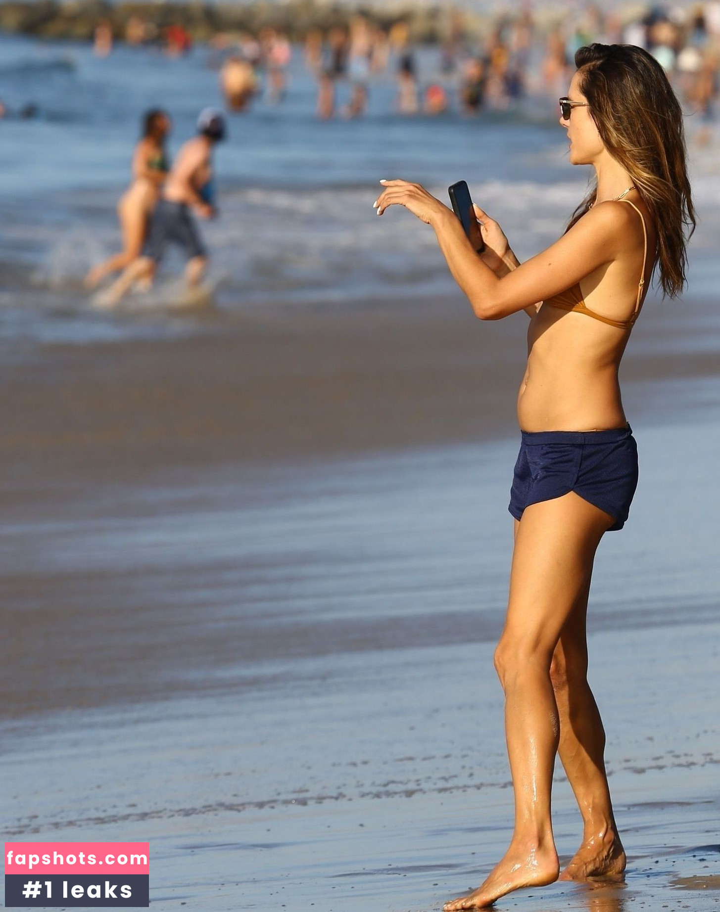 Alessandra Ambrosio gallery photo #3519