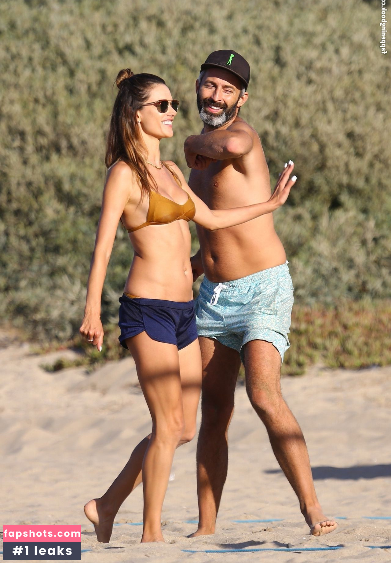 Alessandra Ambrosio gallery photo #3522