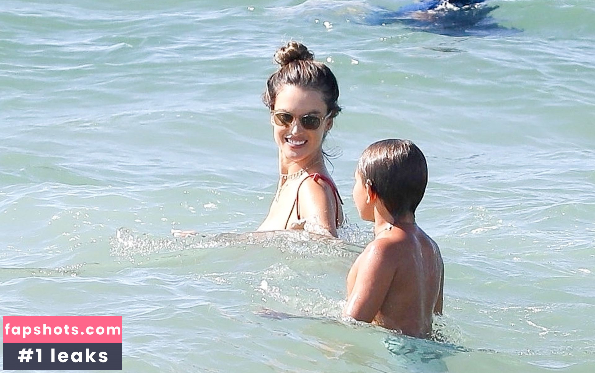 Alessandra Ambrosio gallery photo #3642