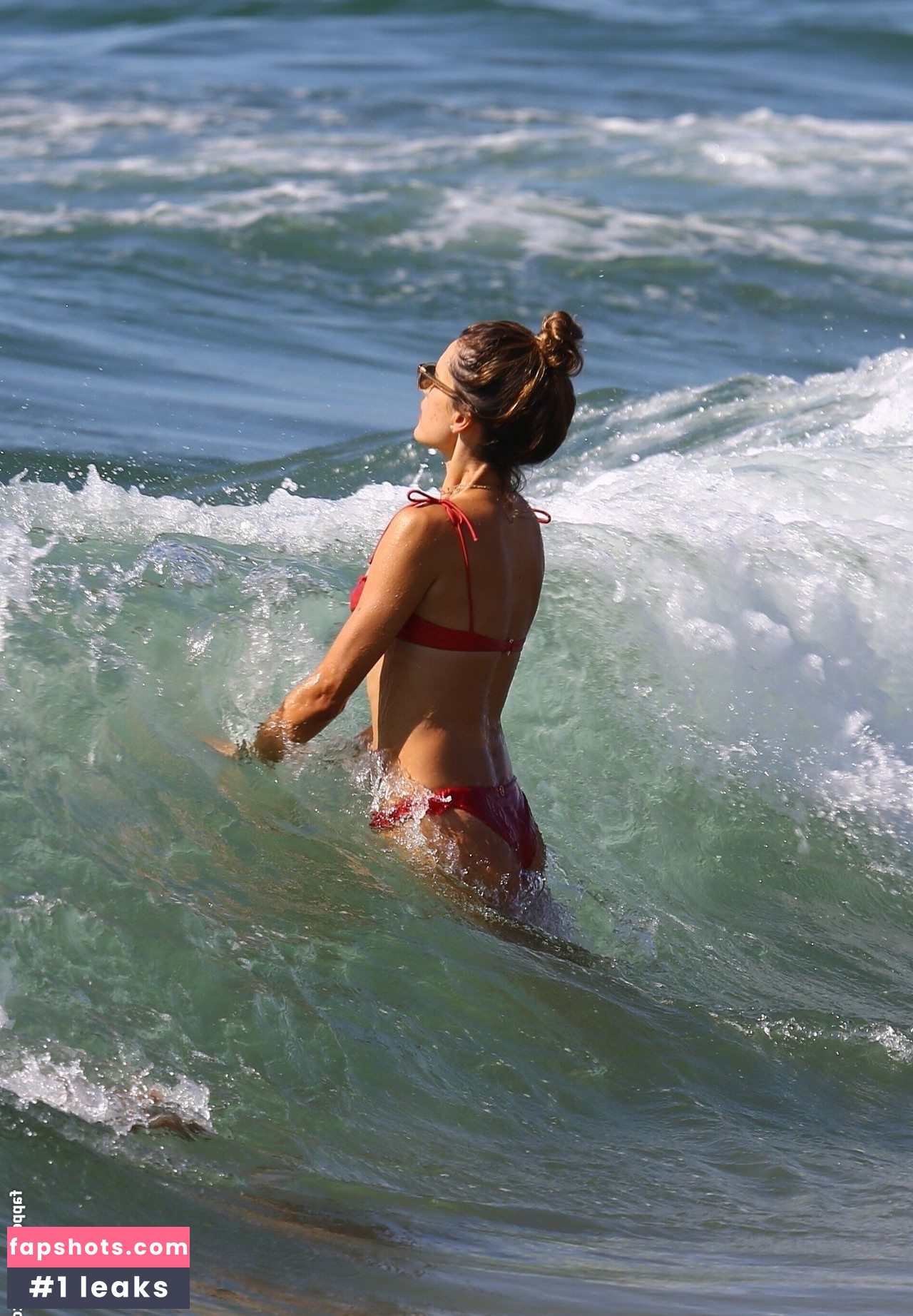 Alessandra Ambrosio gallery photo #3659