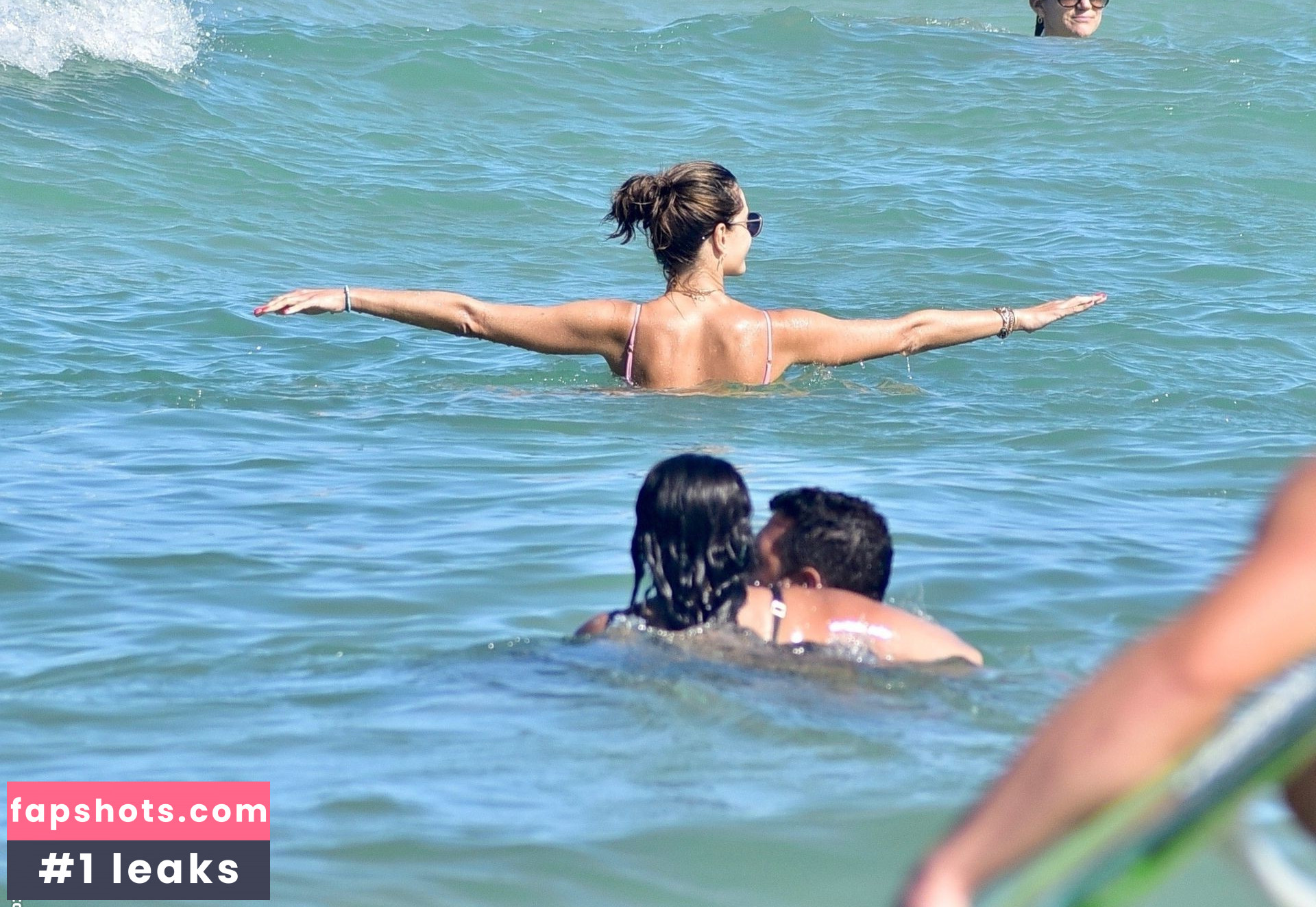 Alessandra Ambrosio gallery photo #4135