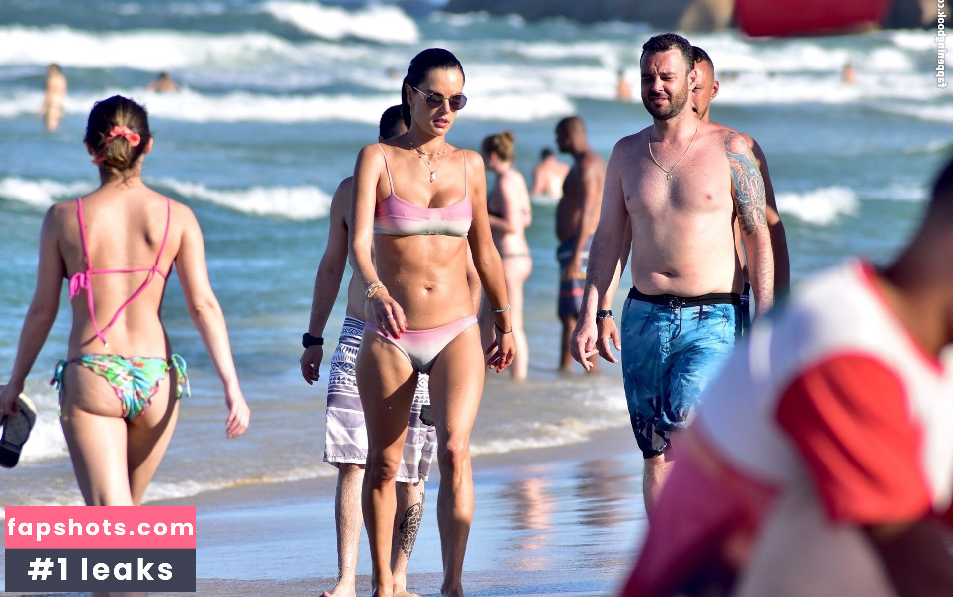 Alessandra Ambrosio gallery photo #4157