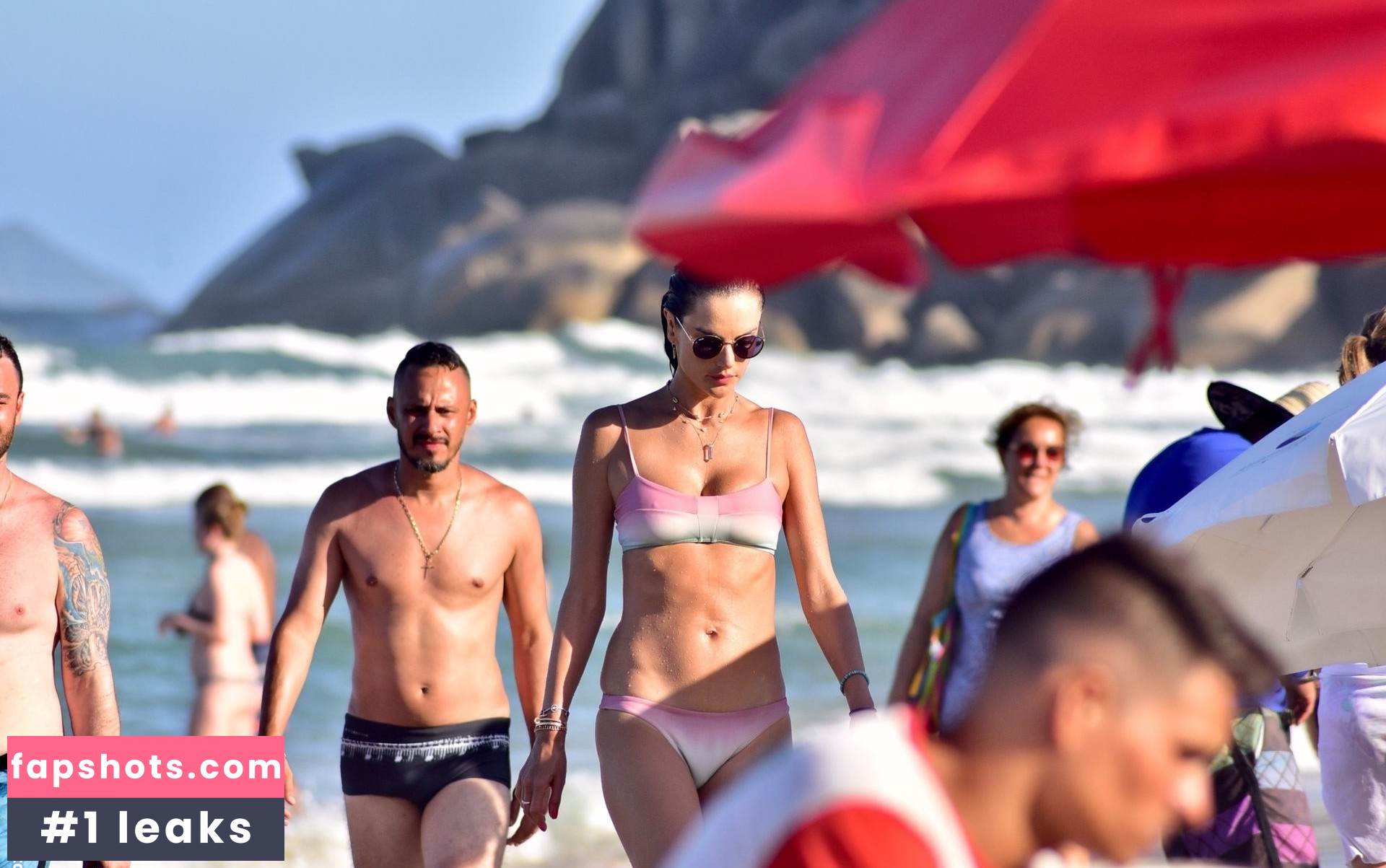 Alessandra Ambrosio gallery photo #4160