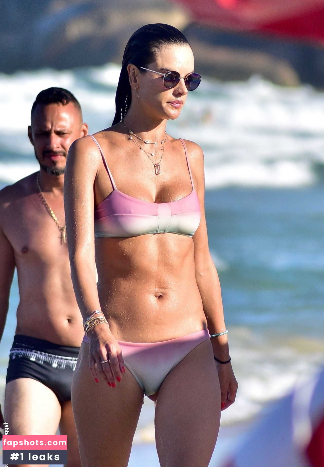Alessandra Ambrosio gallery photo #4162