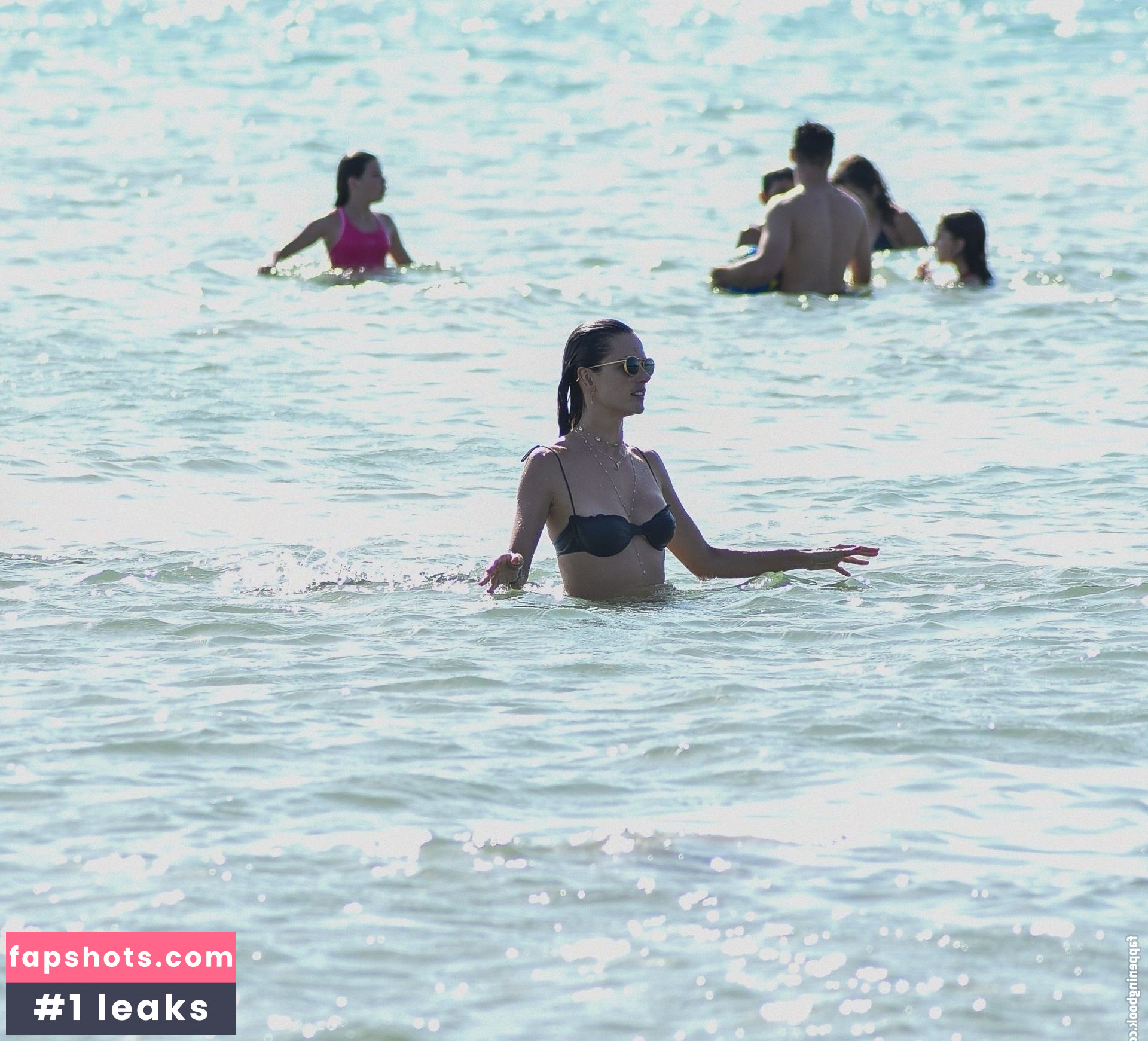 Alessandra Ambrosio gallery photo #4213