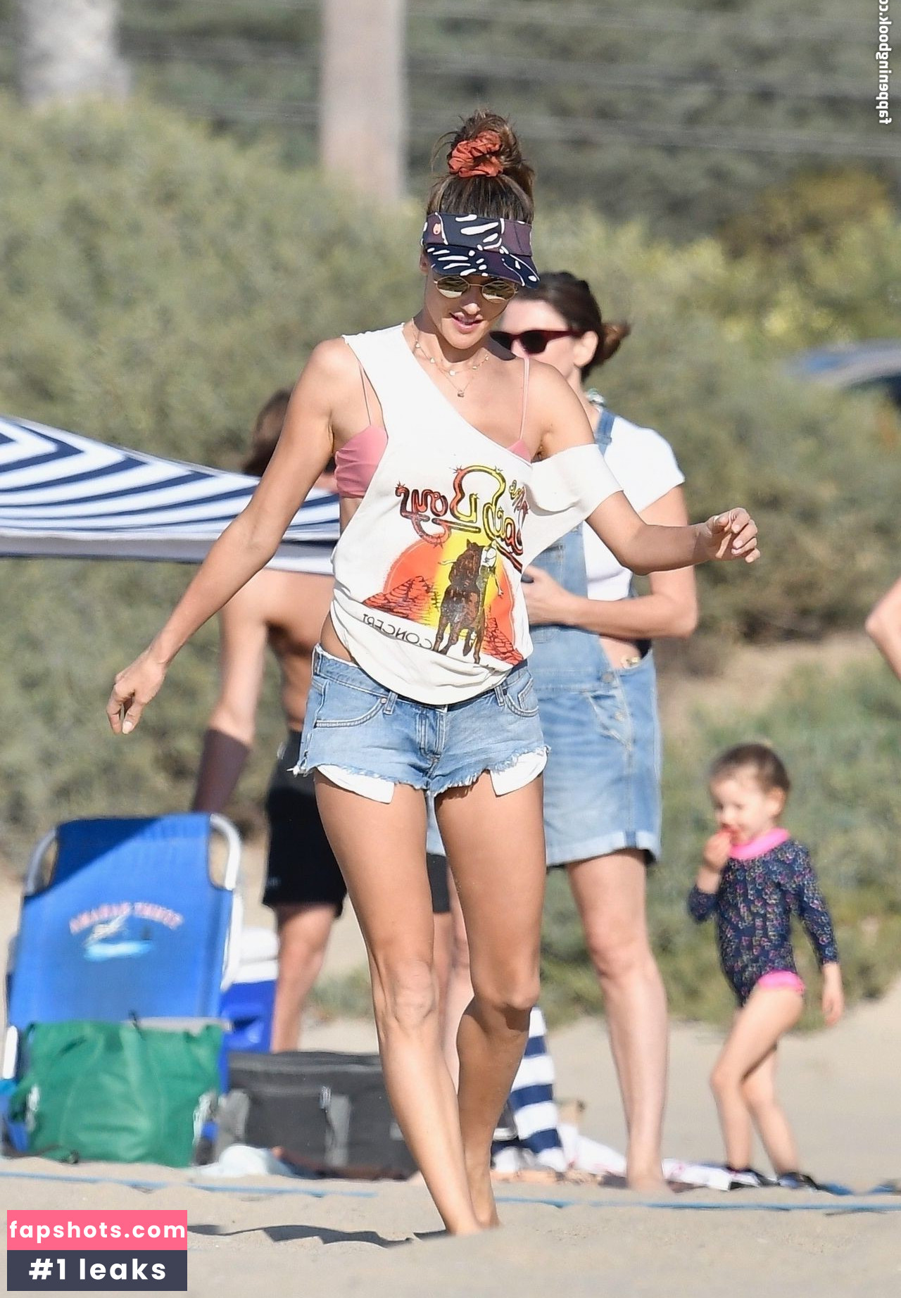 Alessandra Ambrosio gallery photo #4321