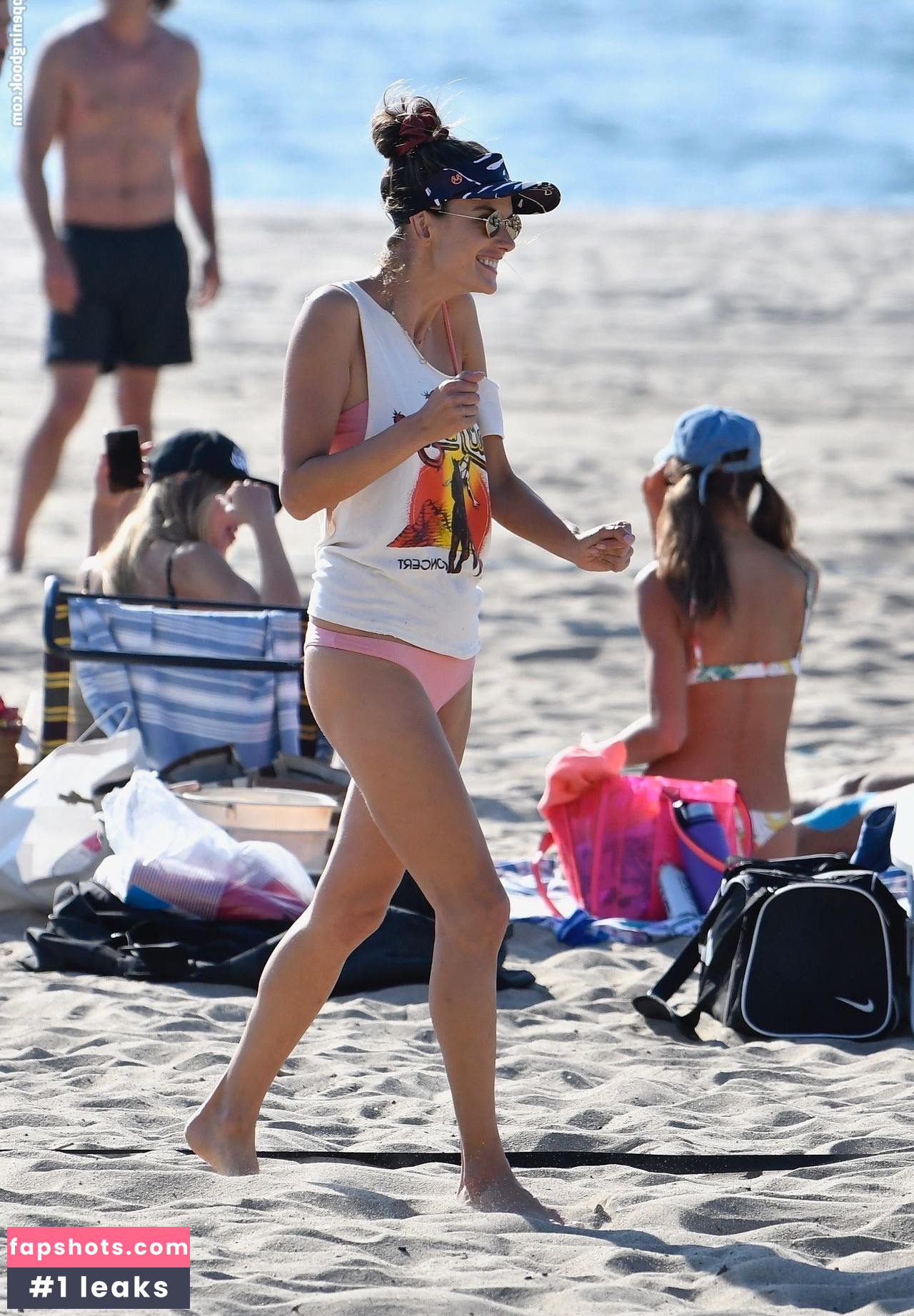 Alessandra Ambrosio gallery photo #4330