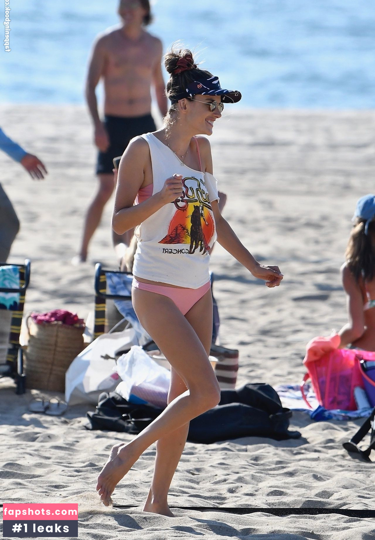 Alessandra Ambrosio gallery photo #4331