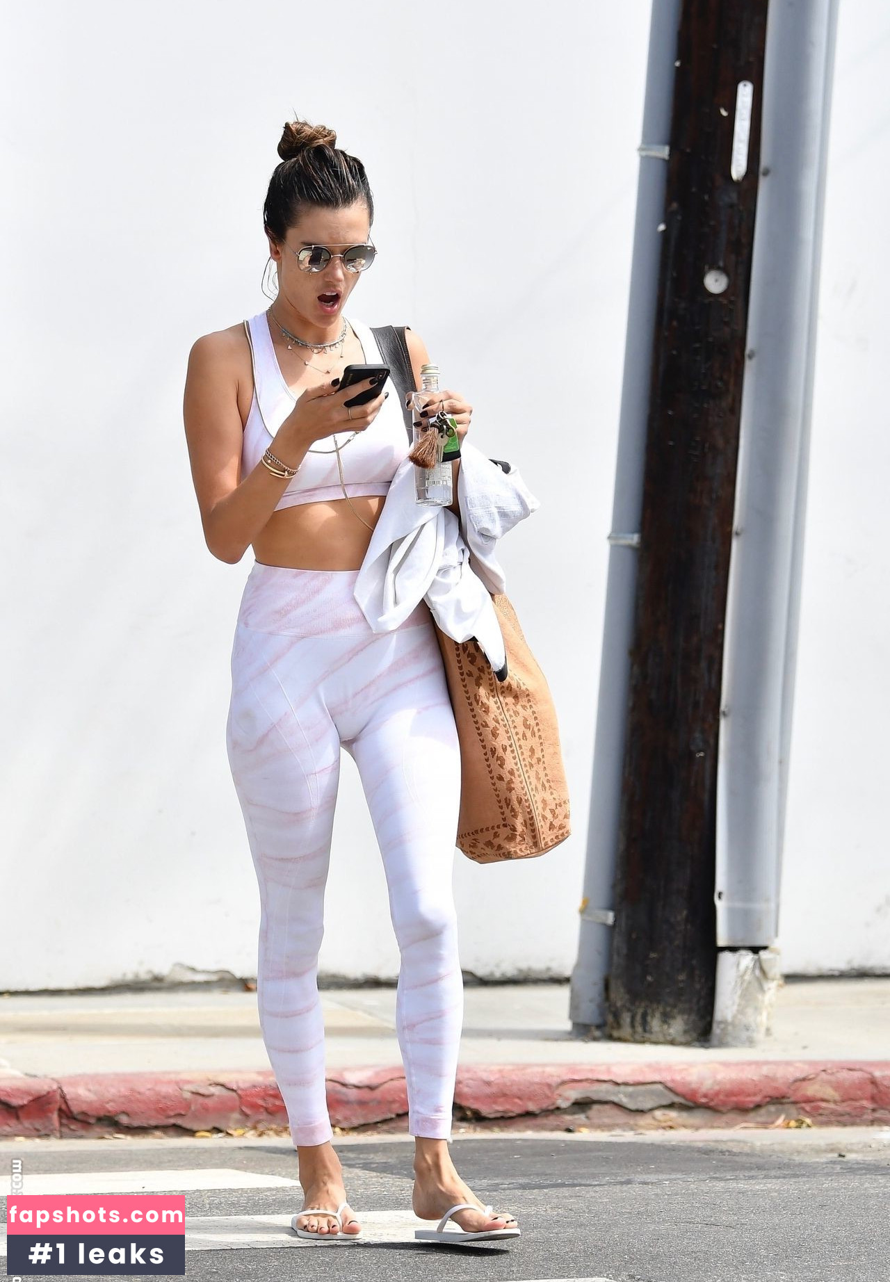 Alessandra Ambrosio gallery photo #4353