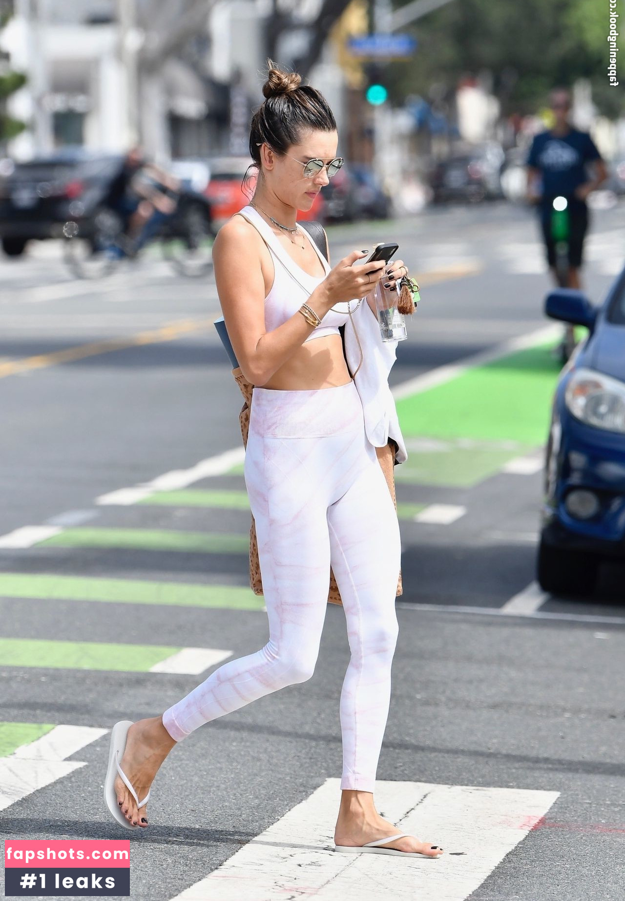 Alessandra Ambrosio gallery photo #4359