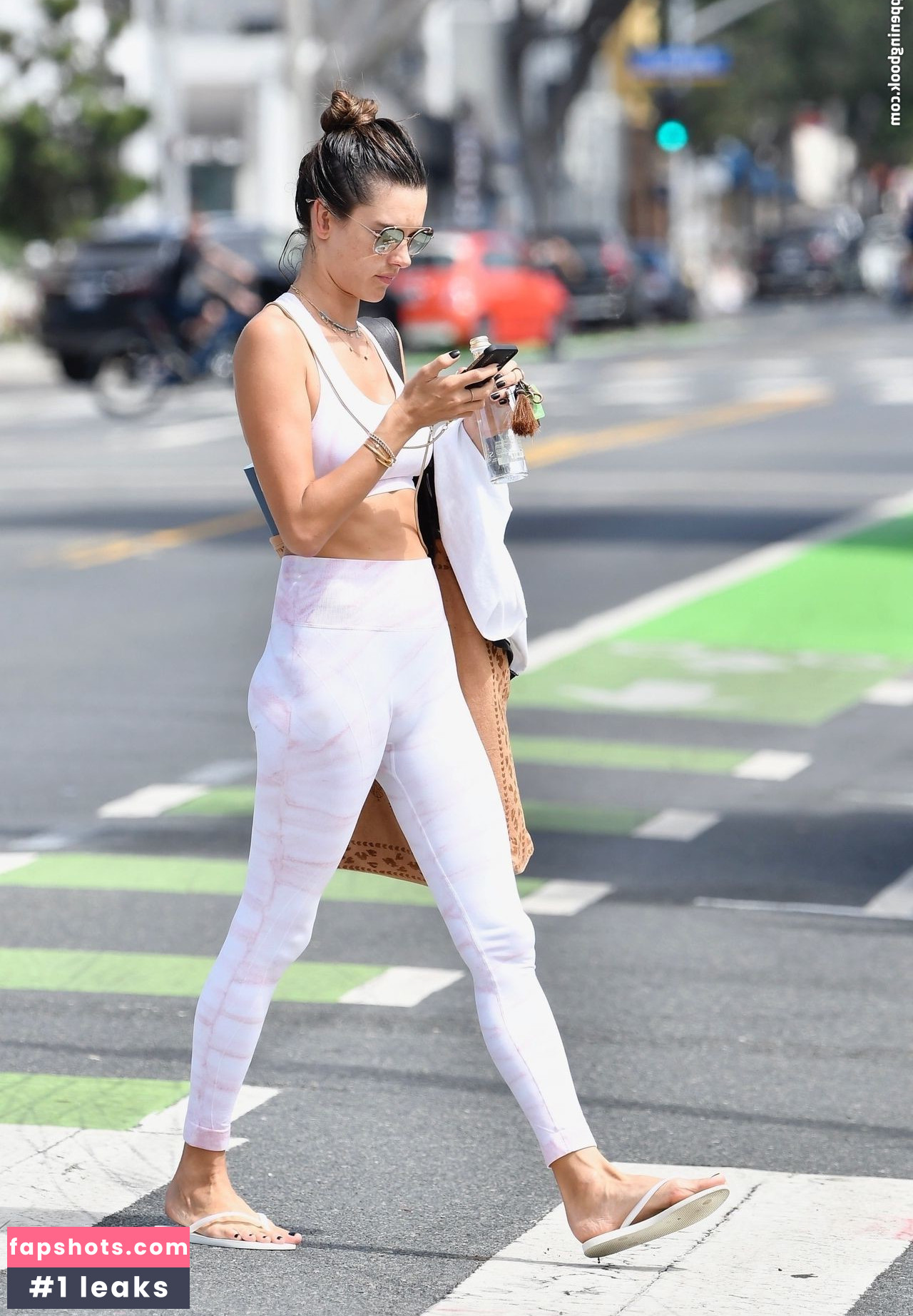 Alessandra Ambrosio gallery photo #4360