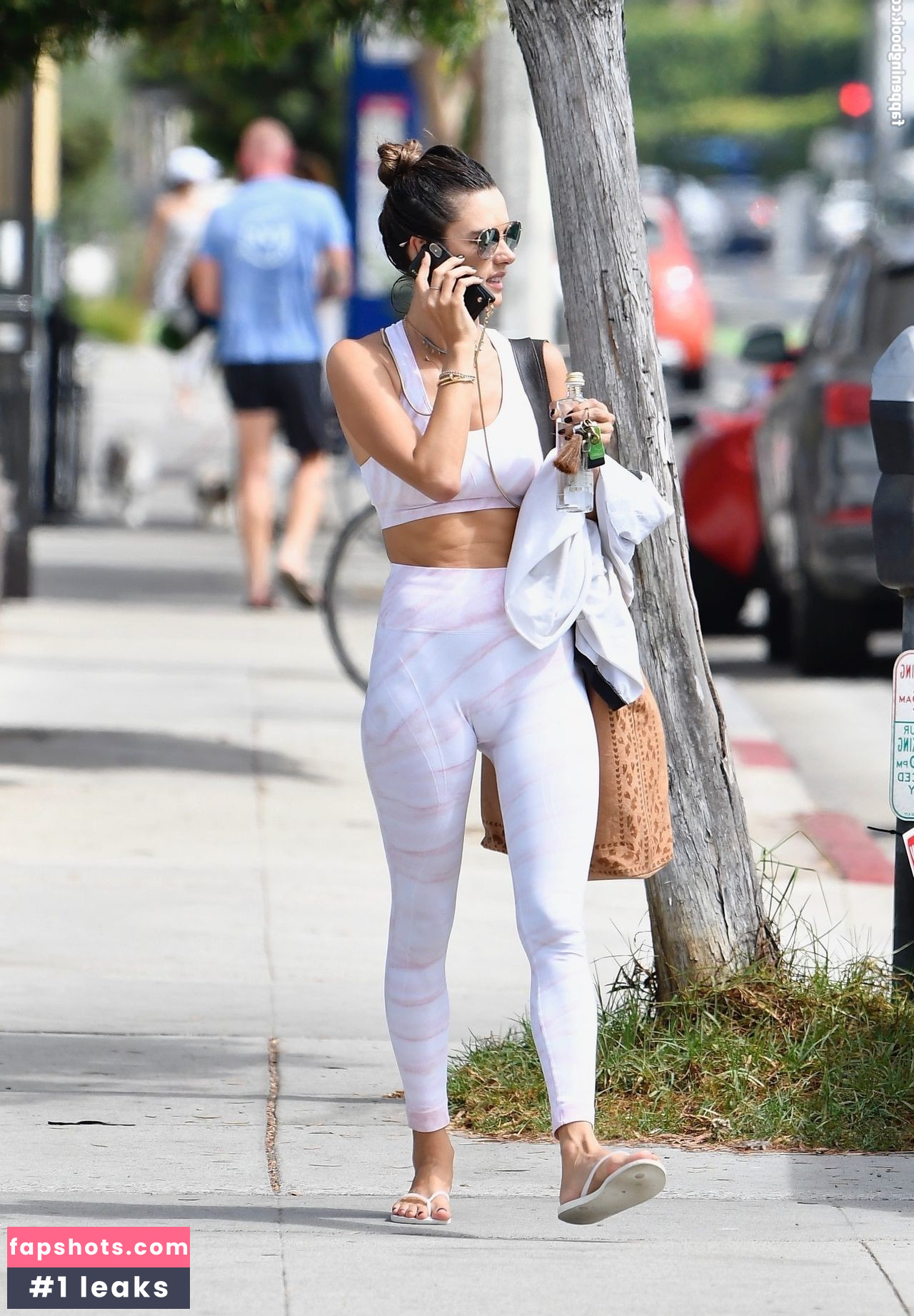 Alessandra Ambrosio gallery photo #4364