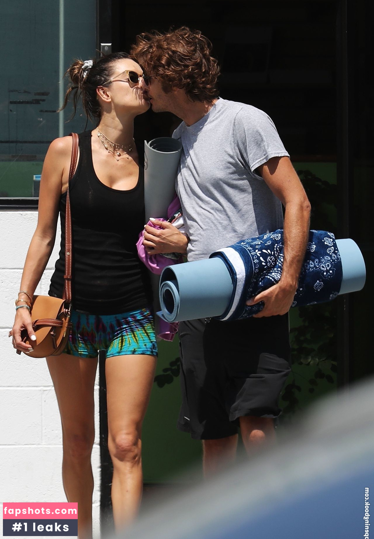 Alessandra Ambrosio gallery photo #4406