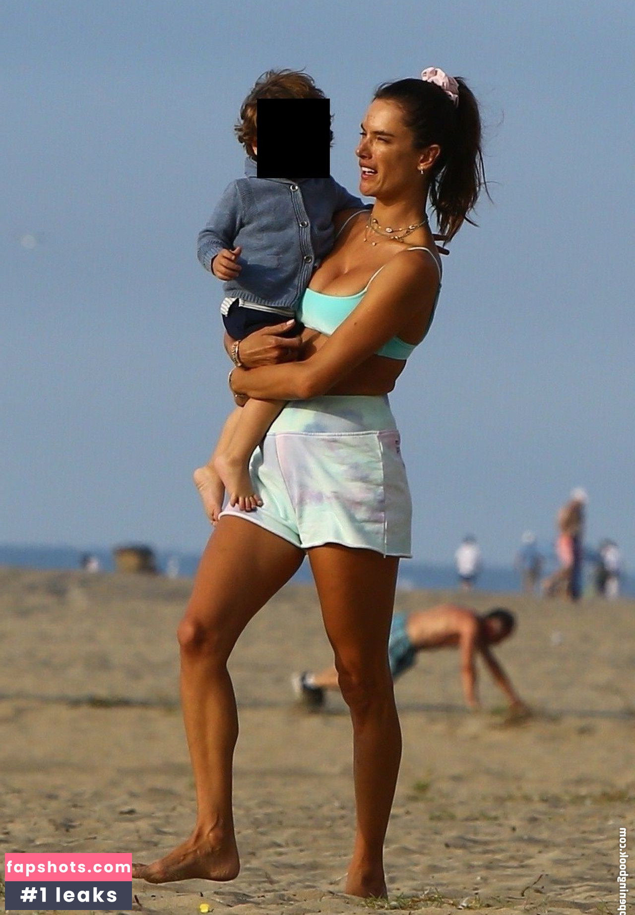 Alessandra Ambrosio gallery photo #4429