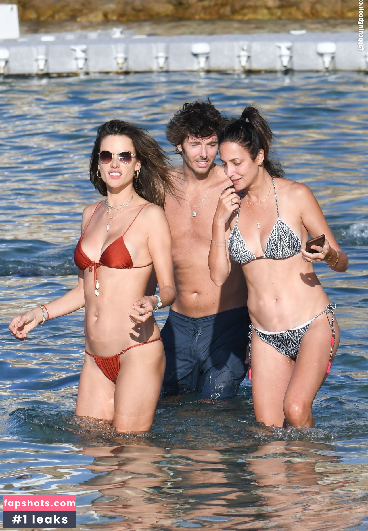 Alessandra Ambrosio gallery photo #4466