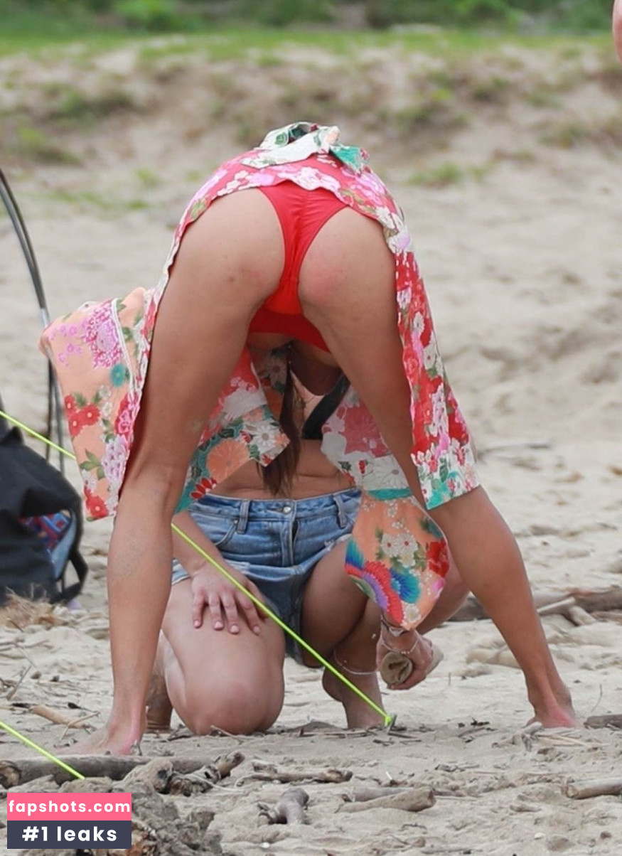 Alessandra Ambrosio gallery photo #4563