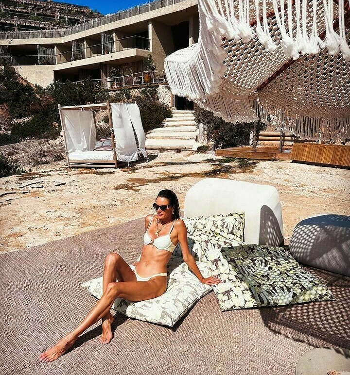 alessandra-ambrosio gallery photo #1669