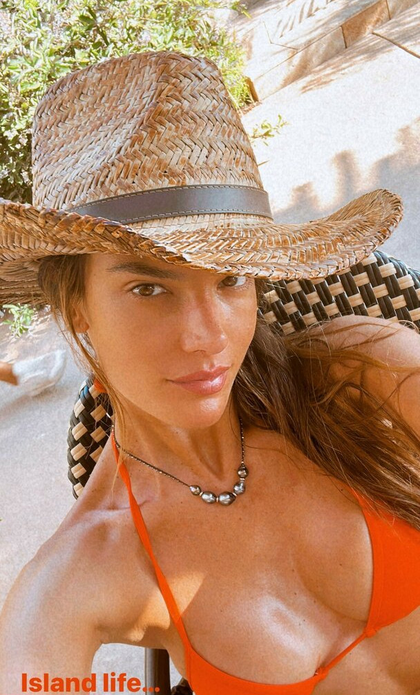 alessandra-ambrosio gallery photo #1680