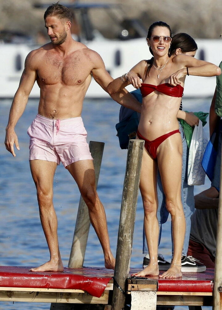 alessandra-ambrosio gallery photo #413