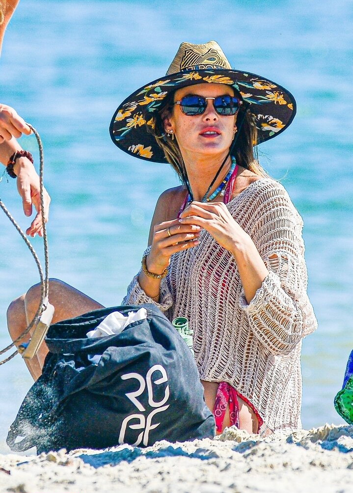 alessandra-ambrosio gallery photo #687