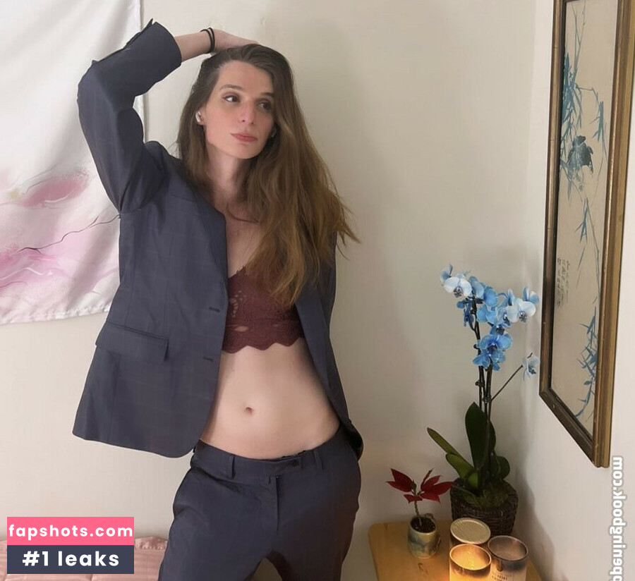 ALesserDeity nude babe gallery