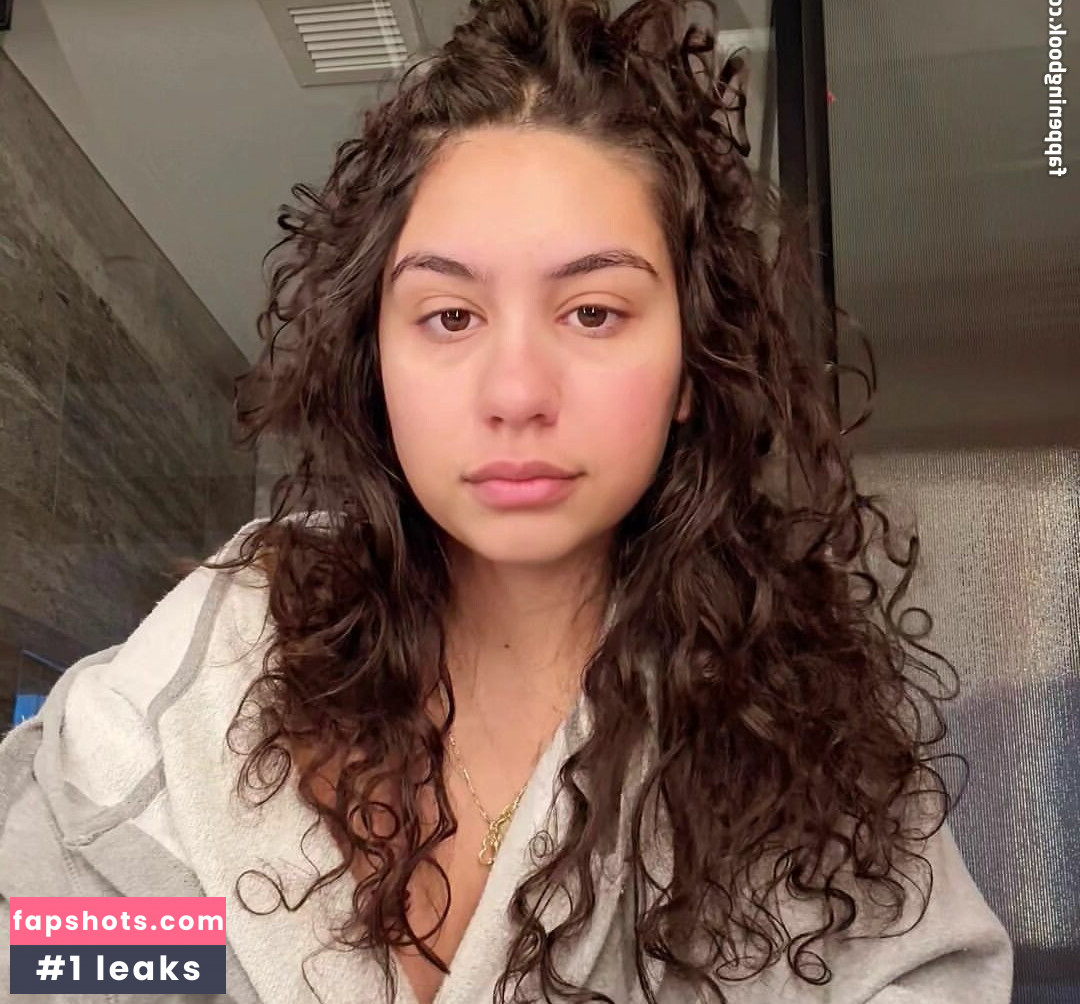 Alessia Cara gallery photo #18