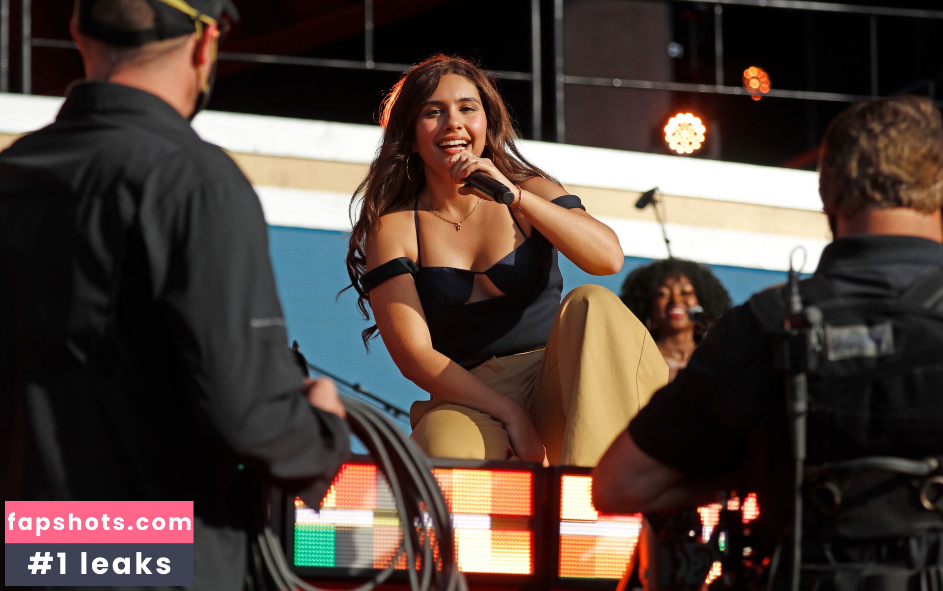 Alessia Cara gallery photo #22