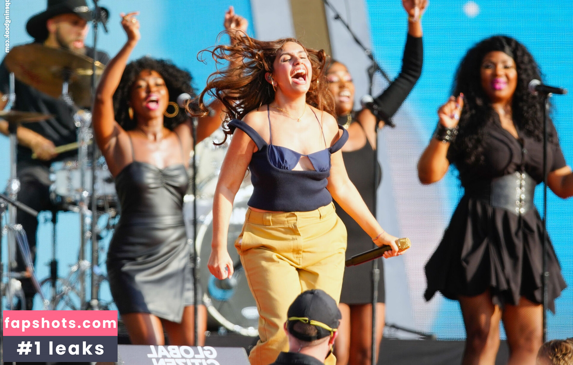 Alessia Cara gallery photo #24