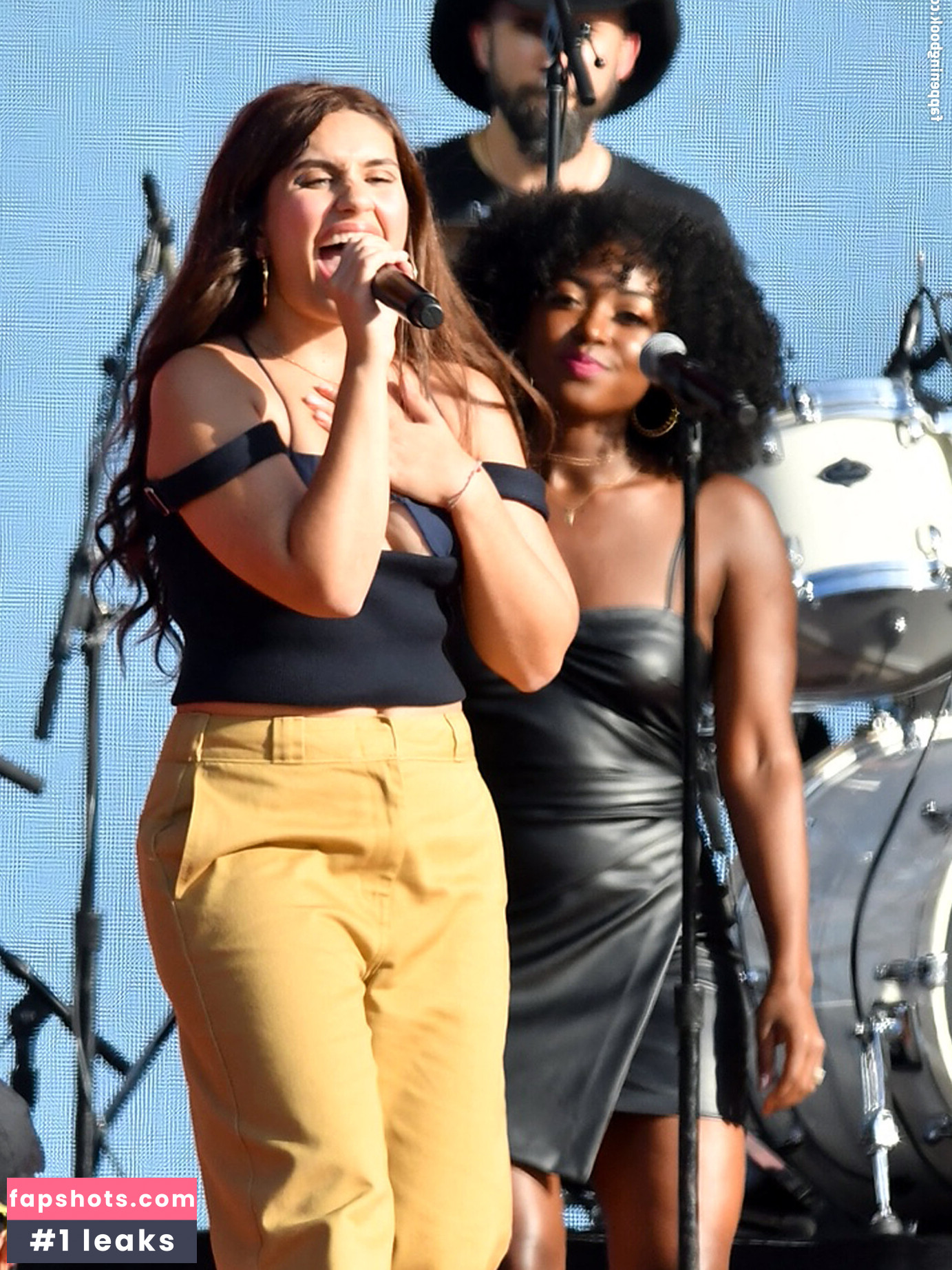 Alessia Cara gallery photo #32