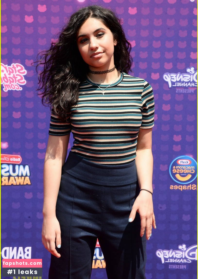 Alessia Cara gallery photo #5