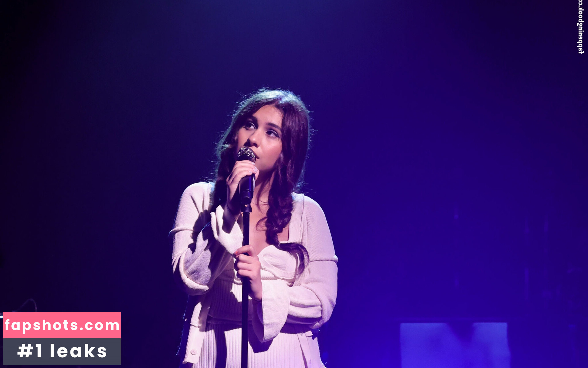 Alessia Cara gallery photo #44