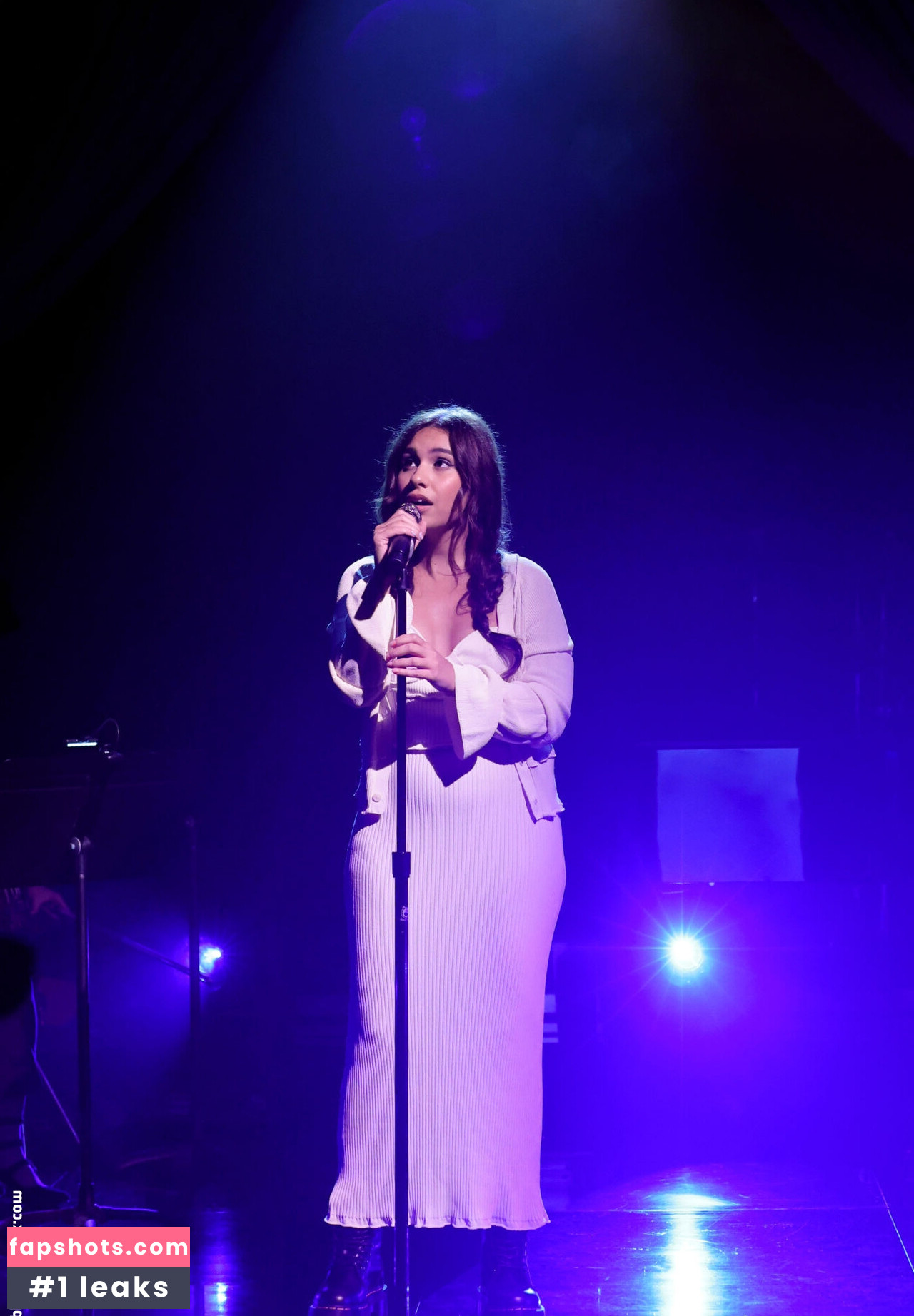 Alessia Cara gallery photo #49