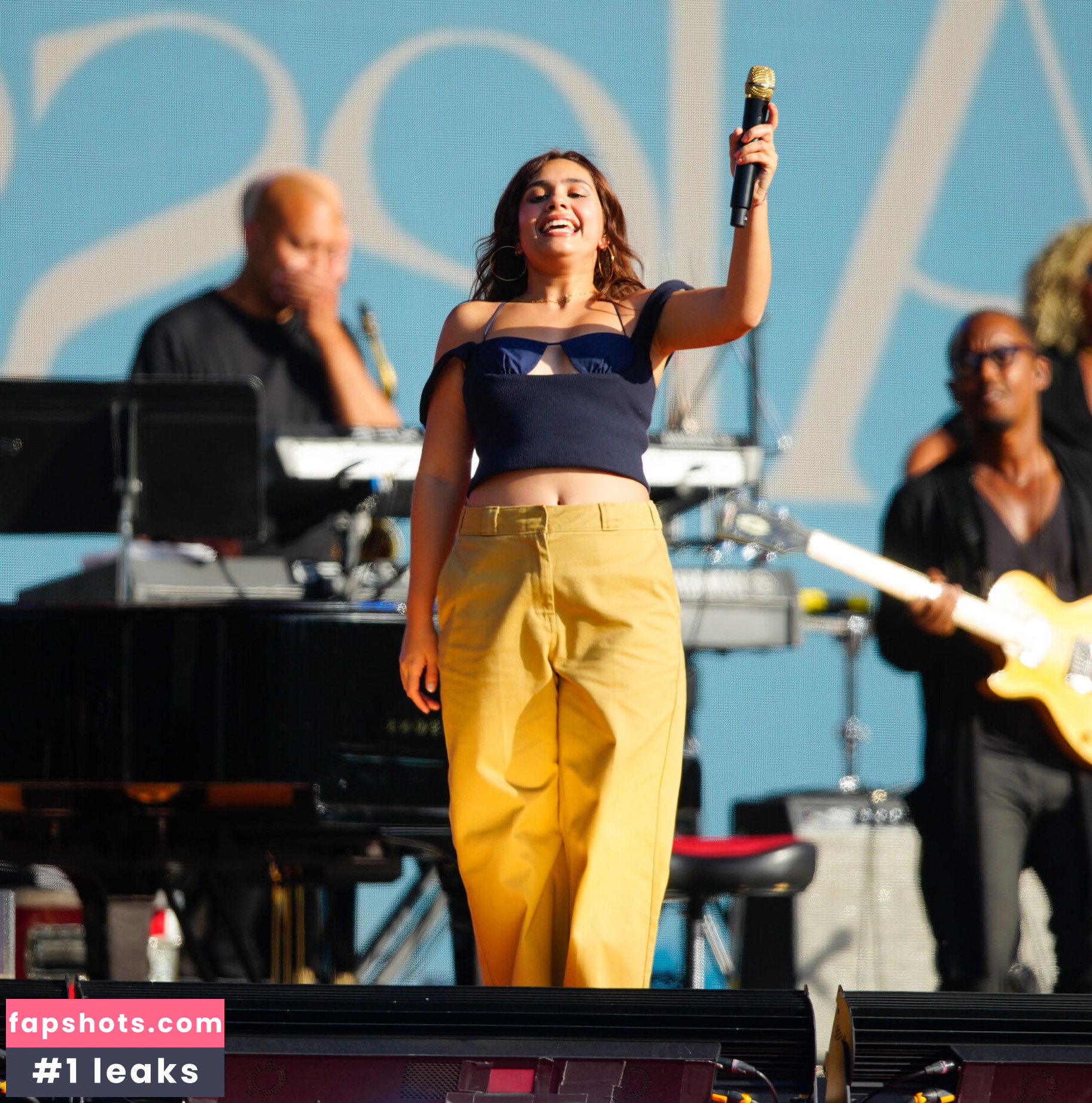 Alessia Cara gallery photo #50